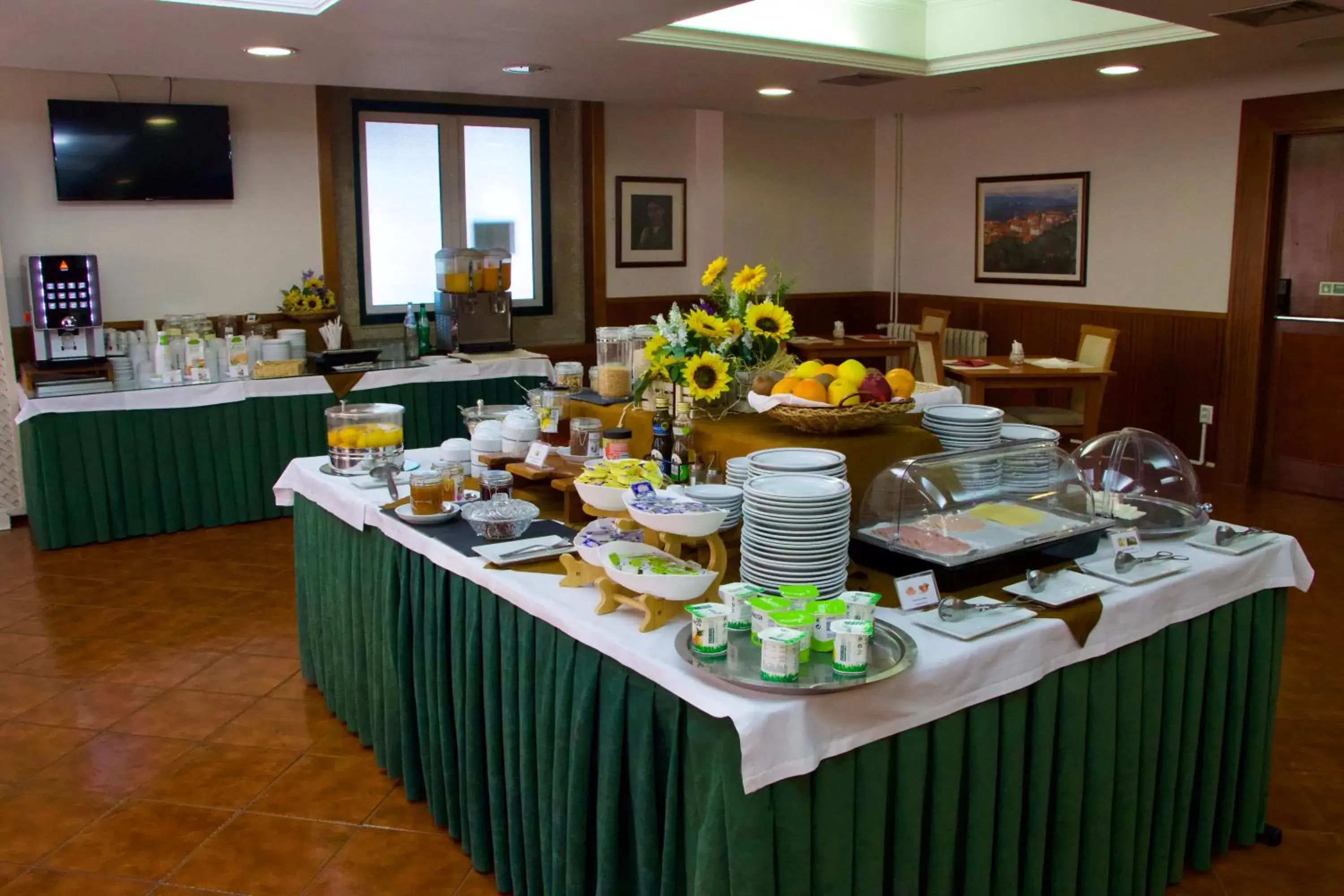 Breakfast in Hotel Eurosol Gouveia Breakfast in Hotel Eurosol Gouveia