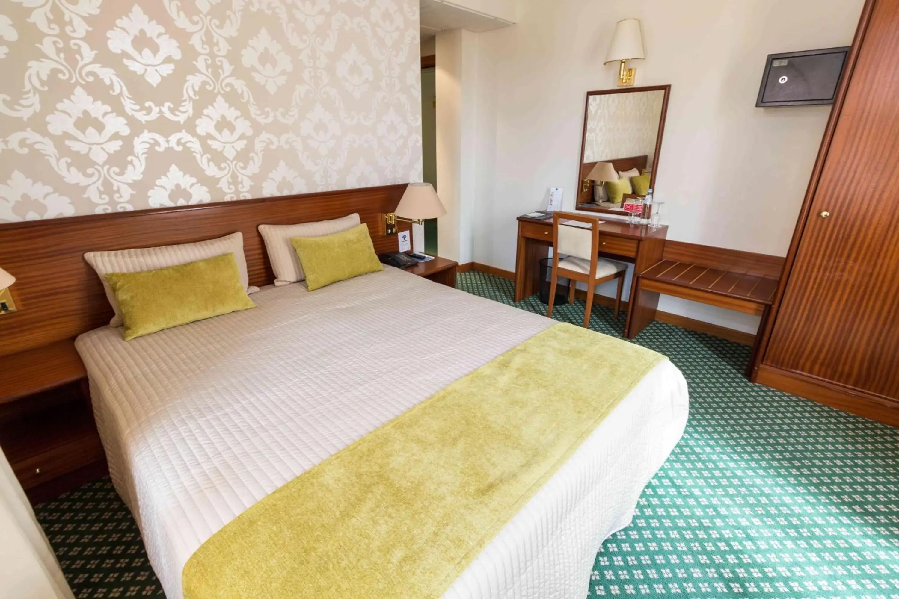 Bed in Hotel Eurosol Gouveia Bed in Hotel Eurosol Gouveia