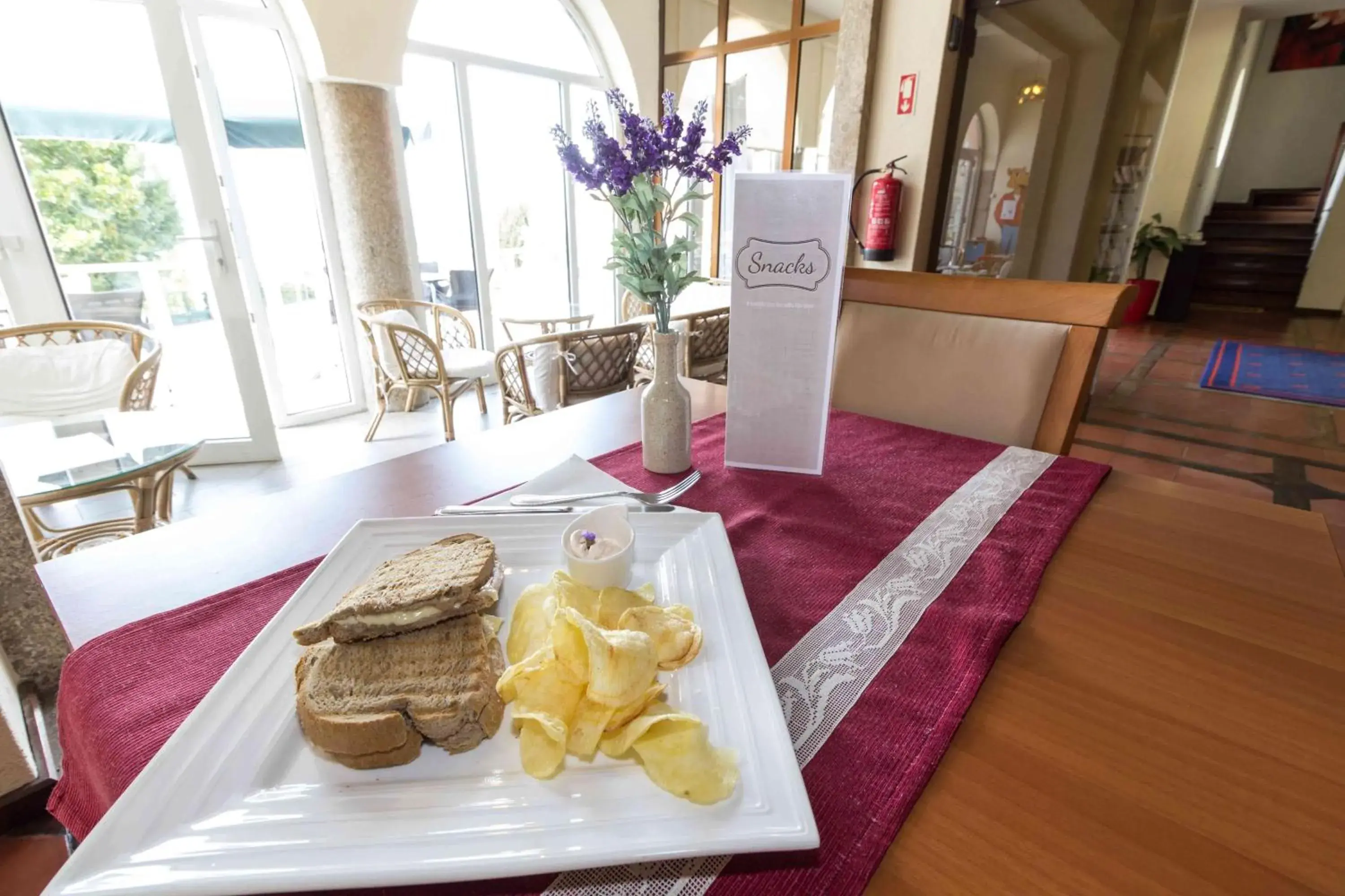 Lounge or bar in Hotel Eurosol Gouveia Lounge or bar in Hotel Eurosol Gouveia