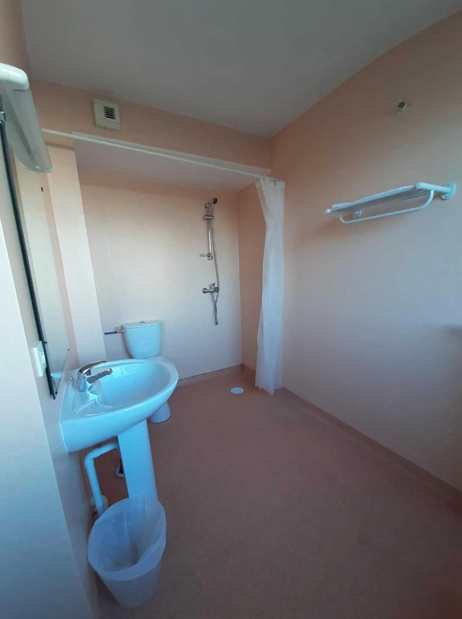 Bathroom in Résidence Hôtelière Laudine