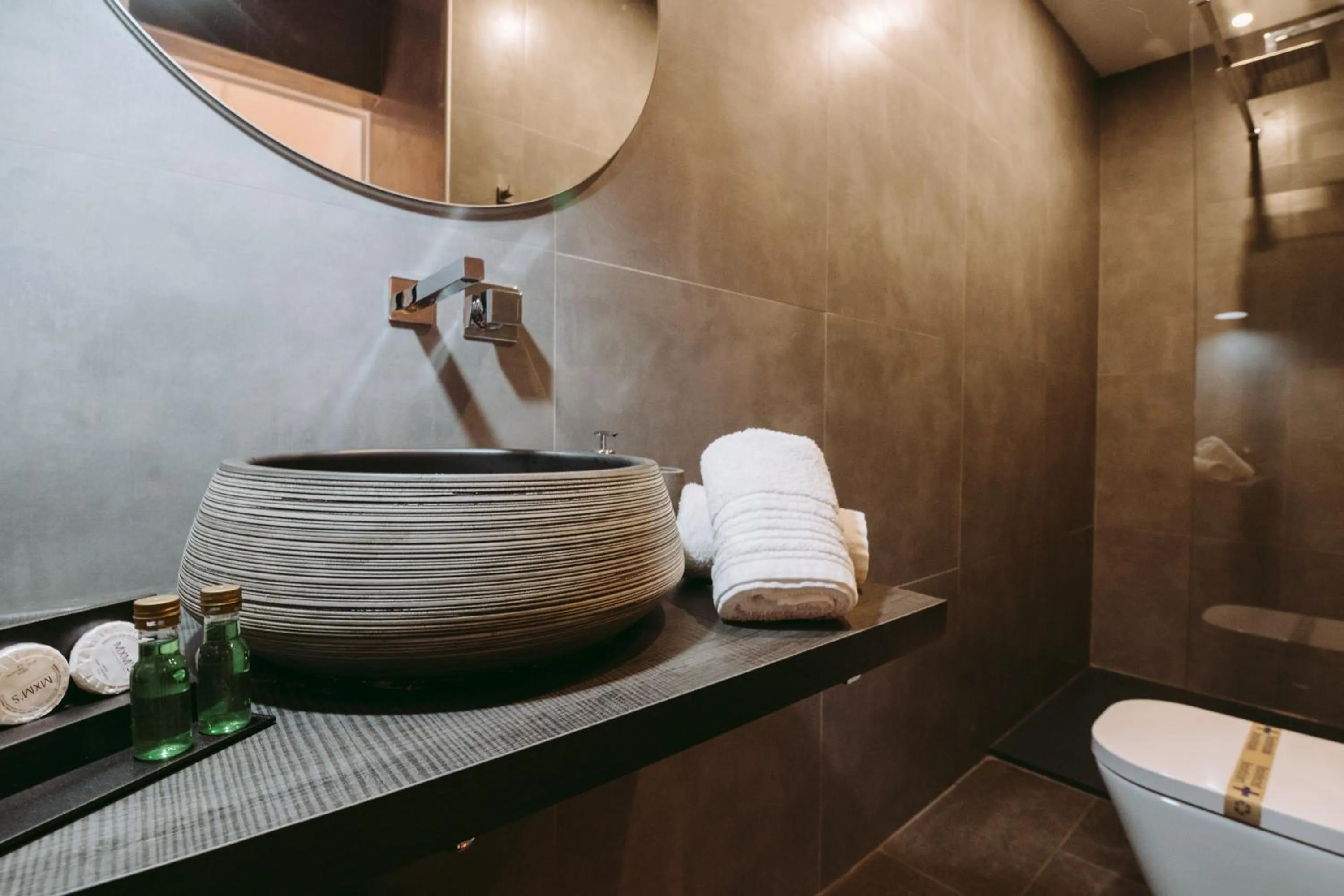 Bathroom in 19 Tile Ceramic Concept - by Unlock Hotels
