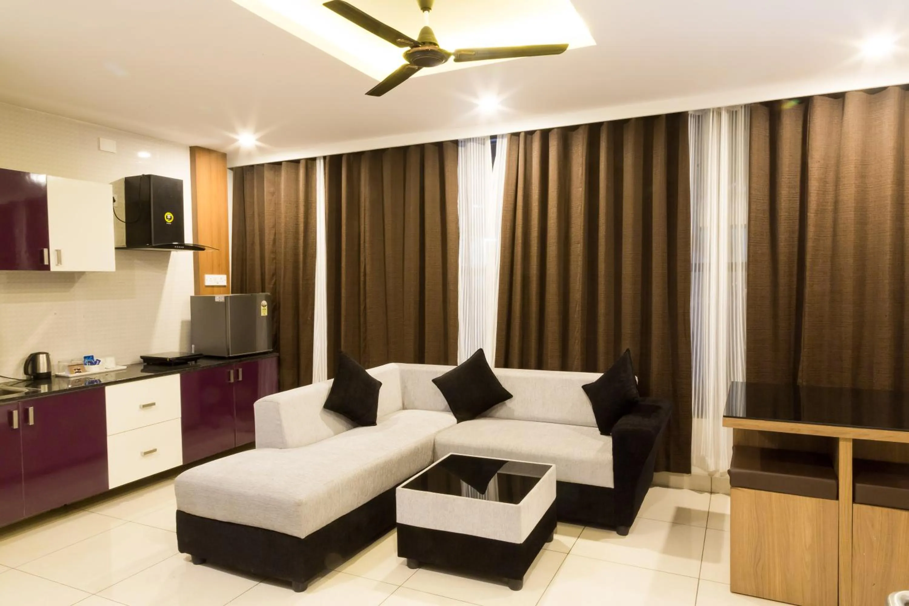 Living room in The Porch Inn Hotel & Service Apartments Near Nimhans Hospital