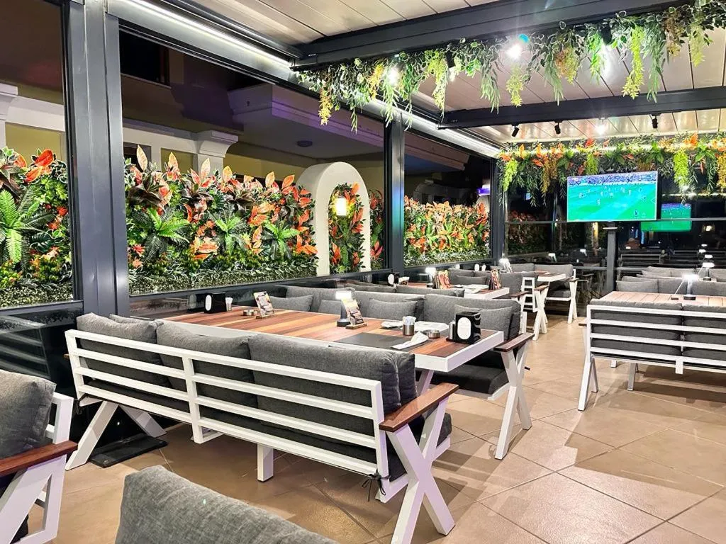 Restaurant/places to eat in Club Karakas Apart Otel