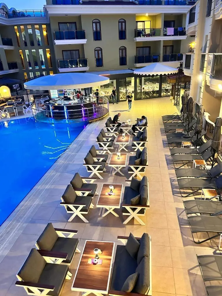 Seating area in Club Karakas Apart Otel