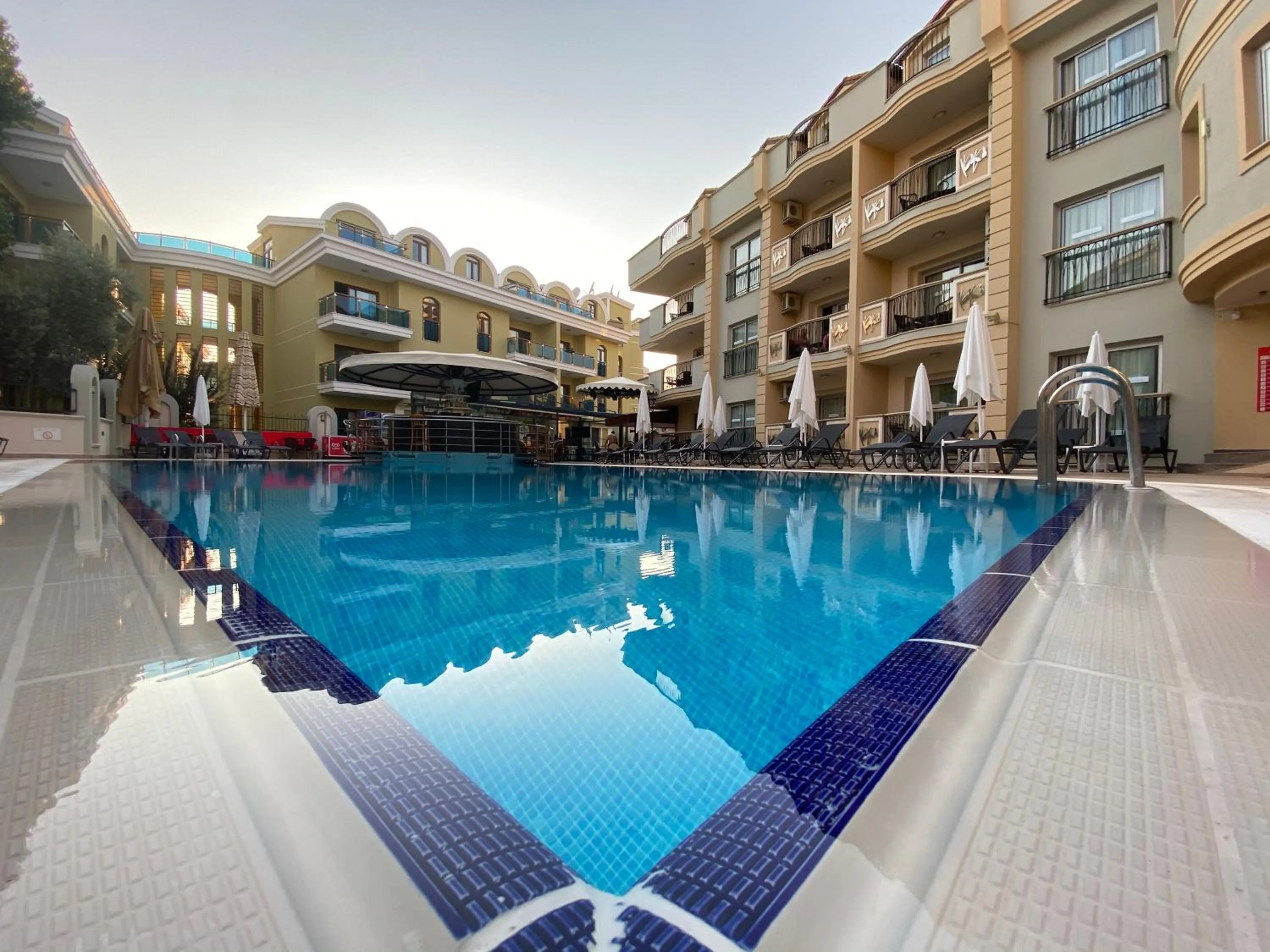 Swimming pool in Club Karakas Apart Otel