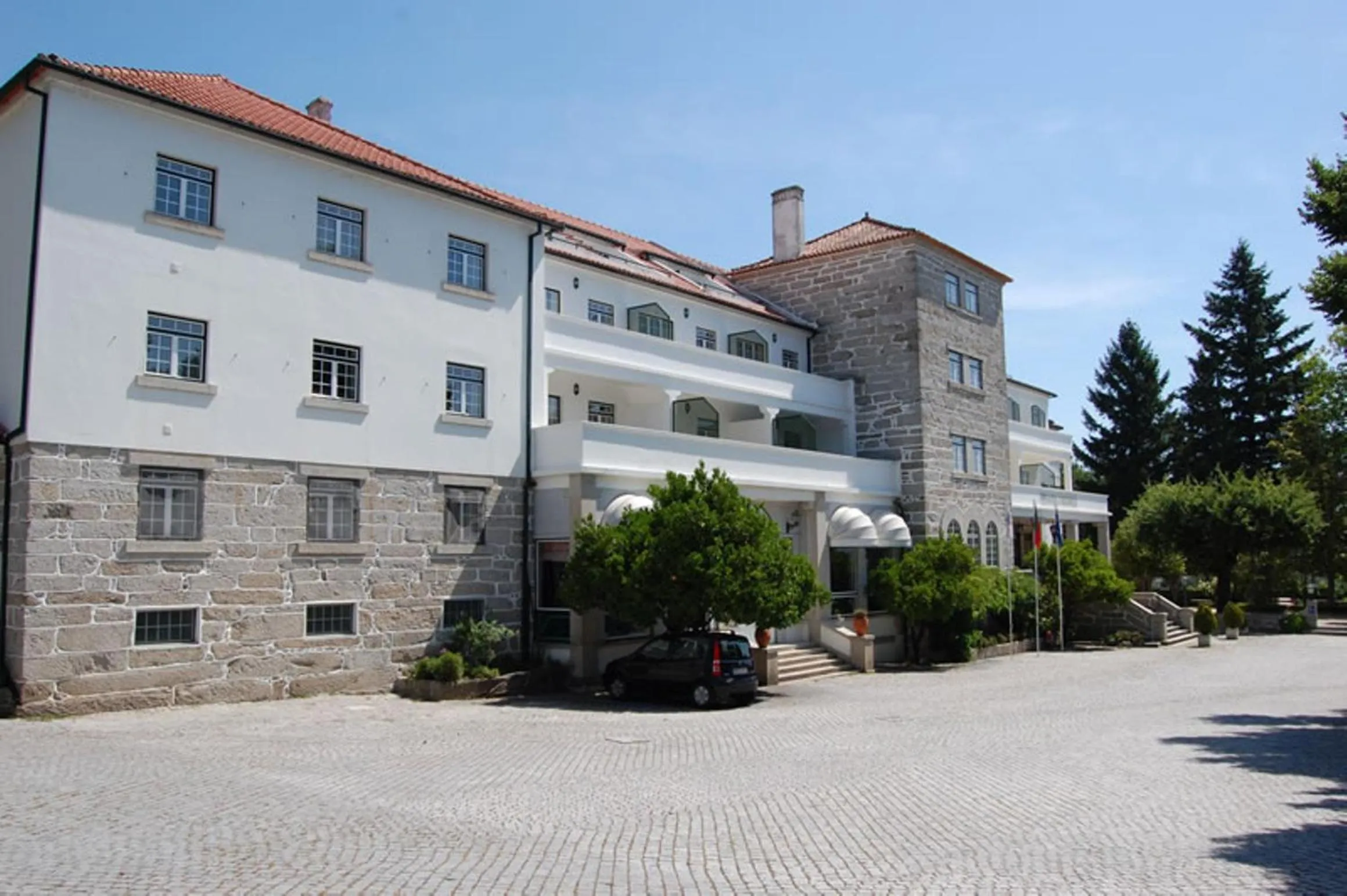 Facade/entrance in Hotel Urgeirica