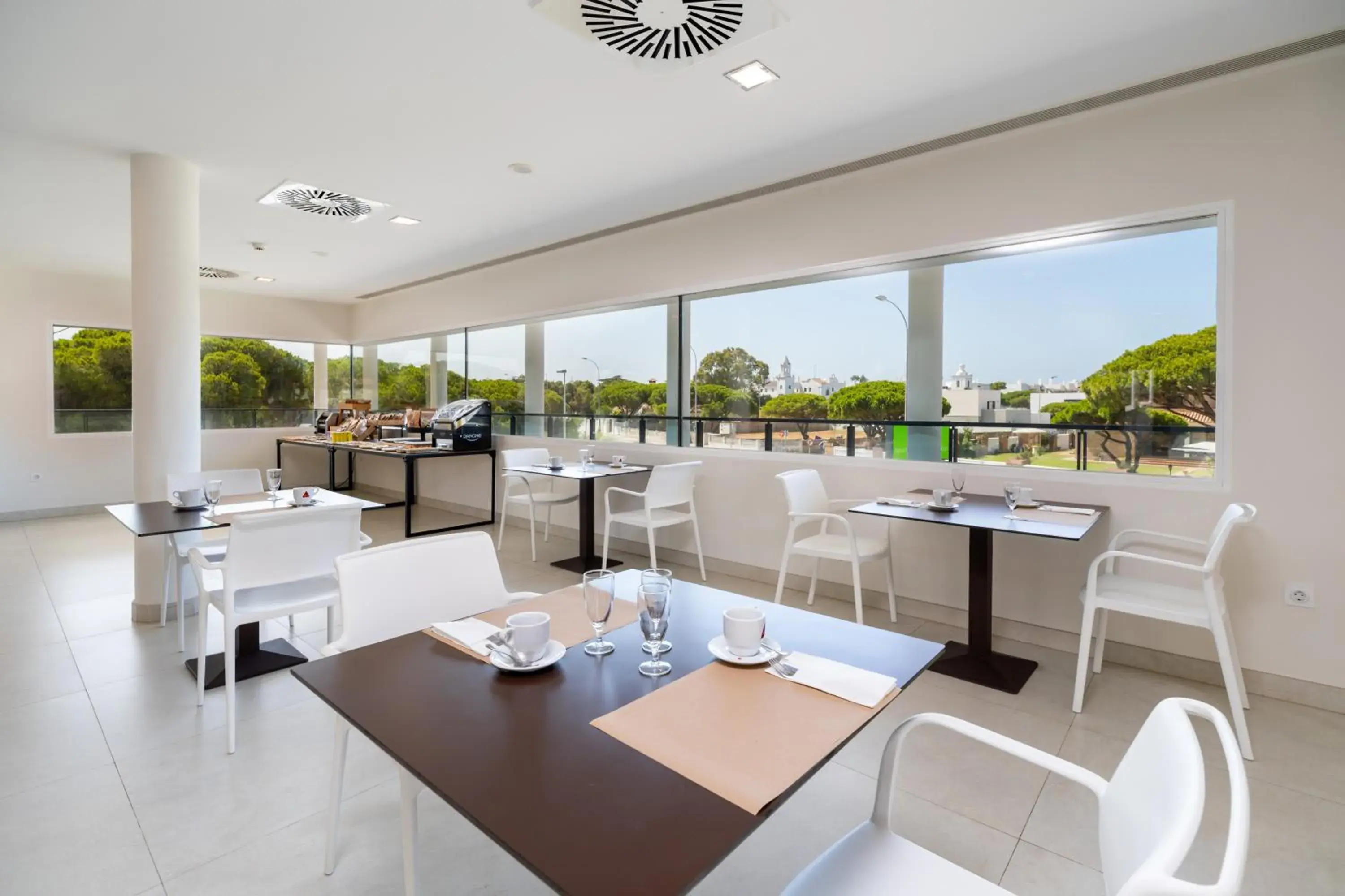 Lounge or bar in Complejo Al Sur - by Grupo Tribu Lounge or bar in Complejo Al Sur - by Grupo Tribu