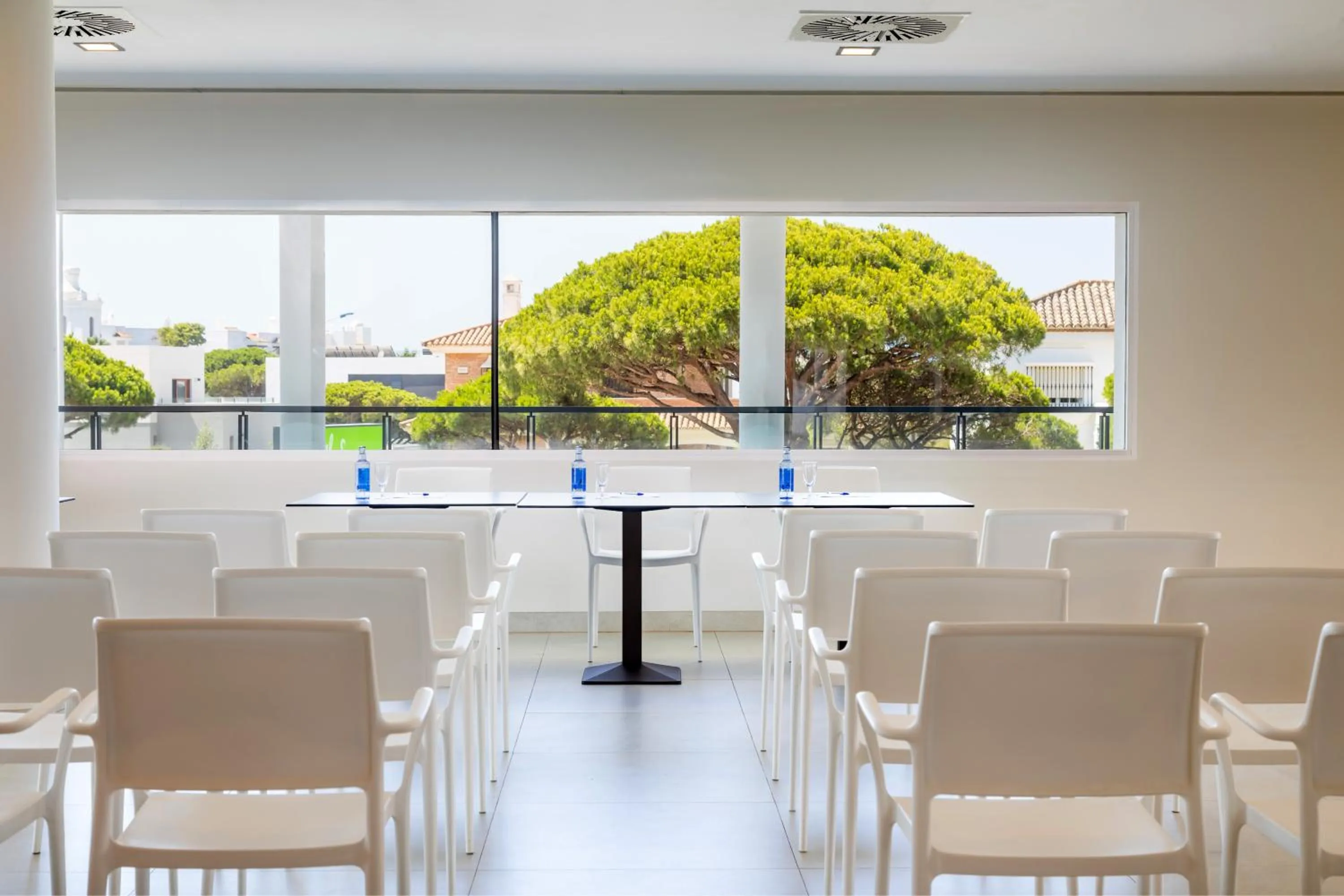 Day in Complejo Al Sur - by Grupo Tribu