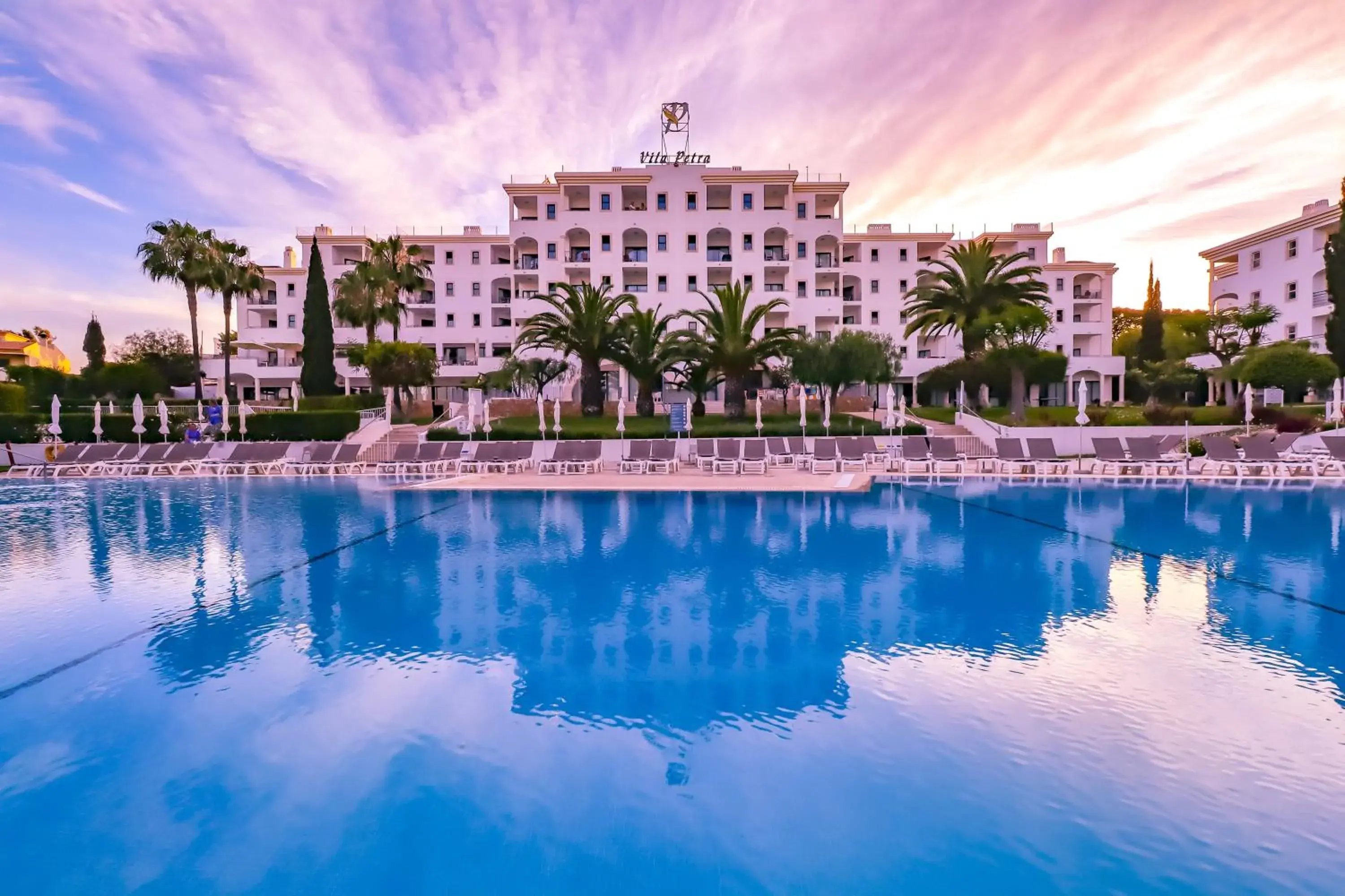 Property building in Vila Petra Property building in Vila Petra