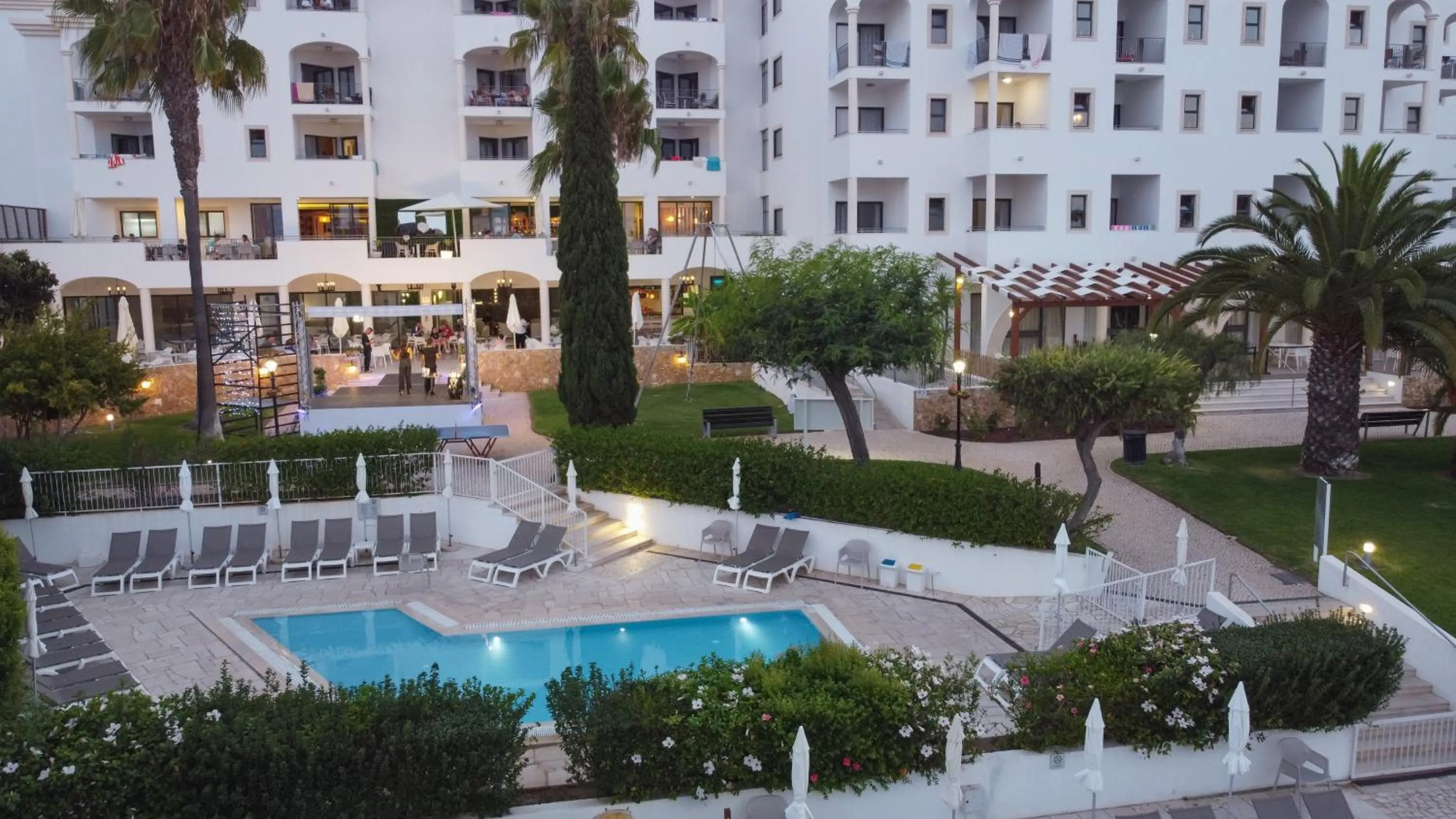 Evening entertainment in Vila Petra