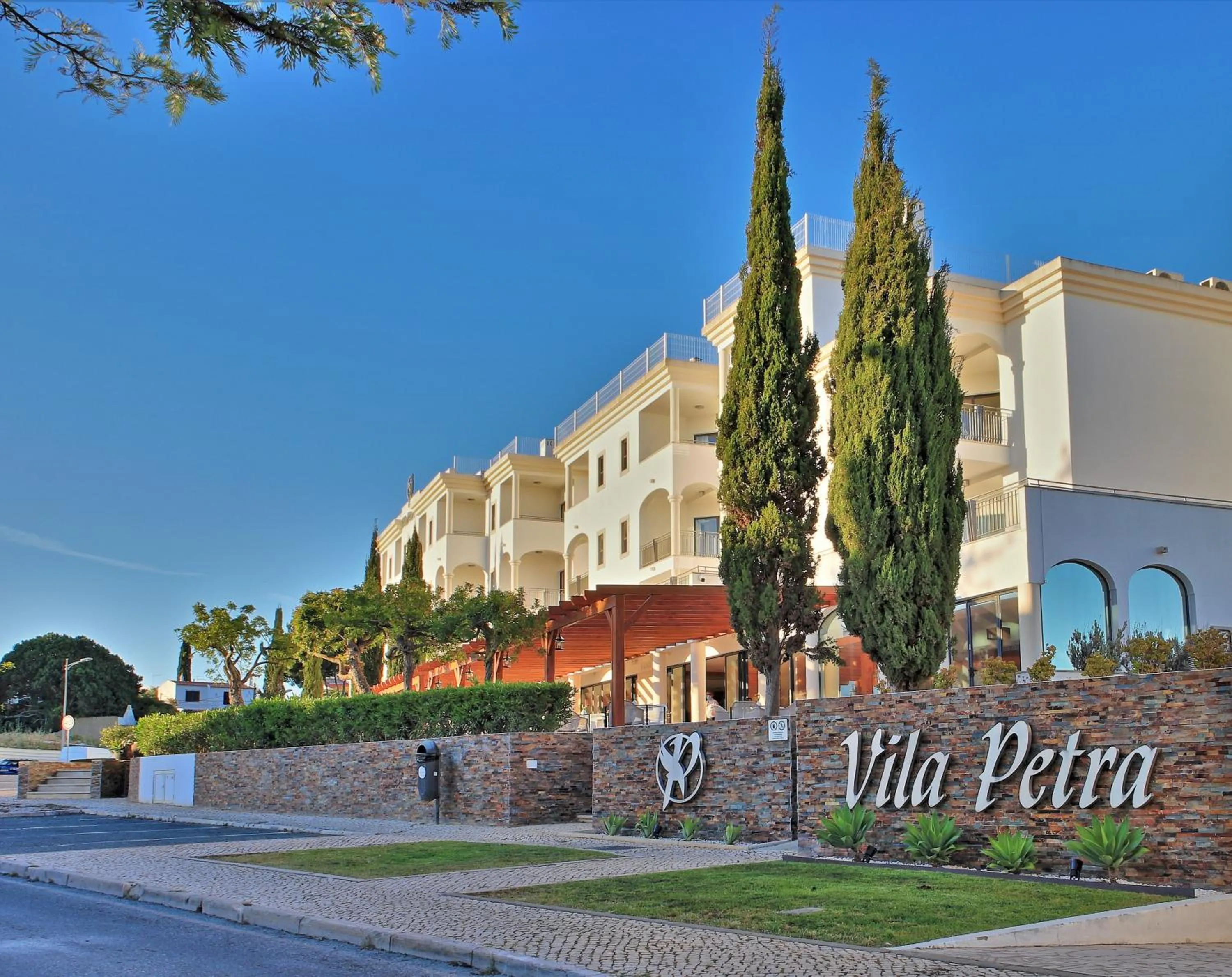 Property building in Vila Petra