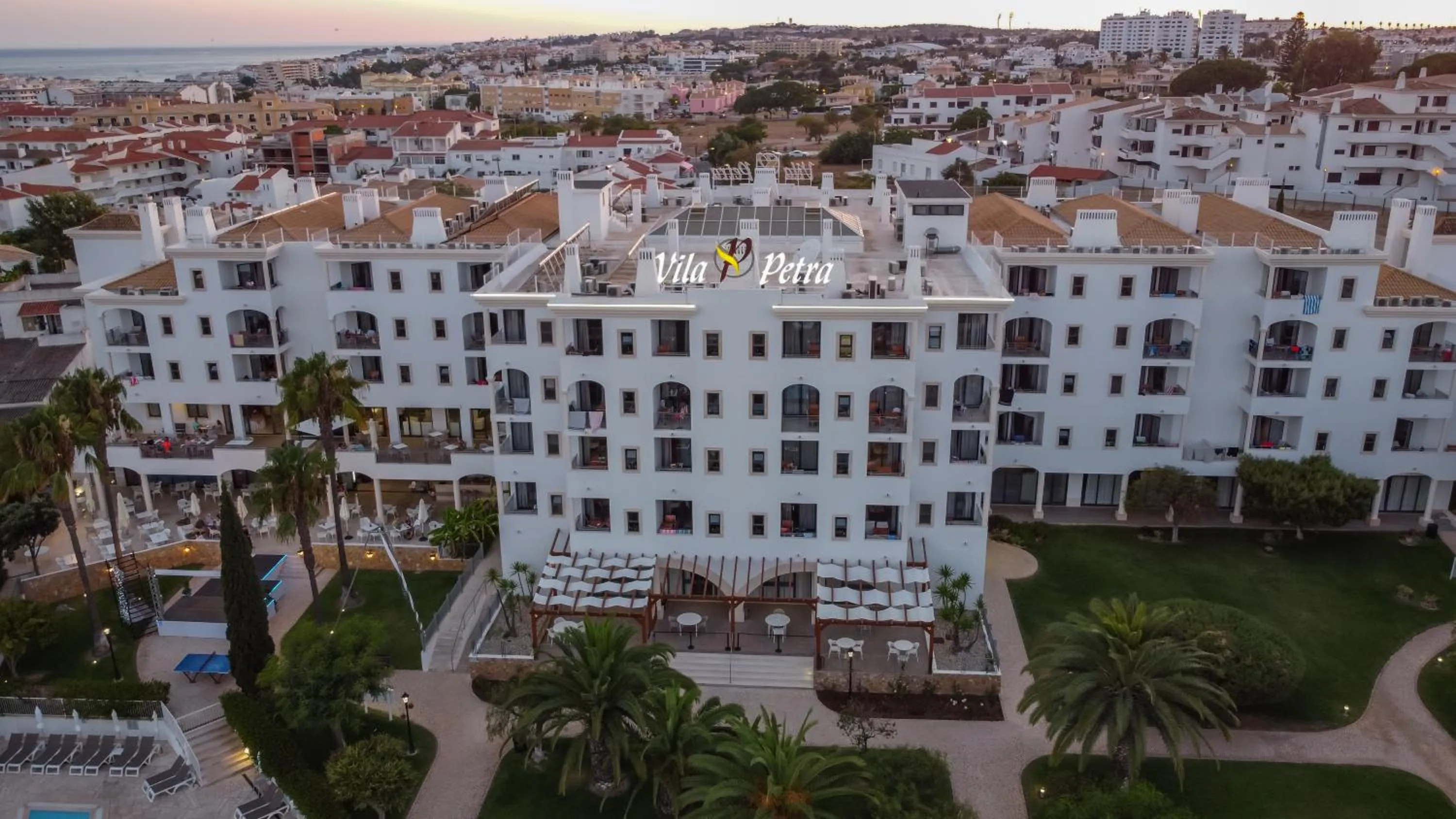 Property building in Vila Petra