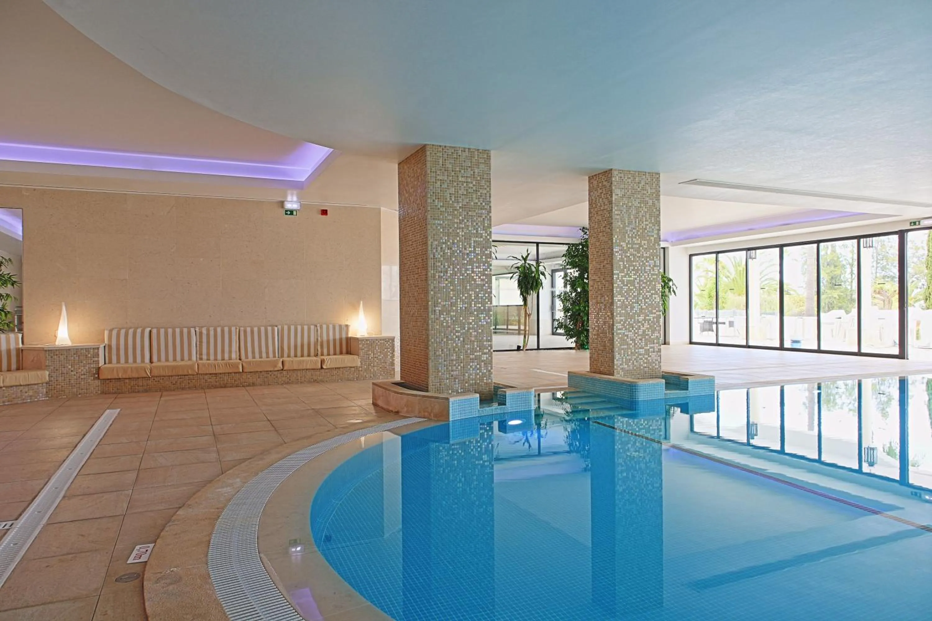 Swimming pool in Vila Petra