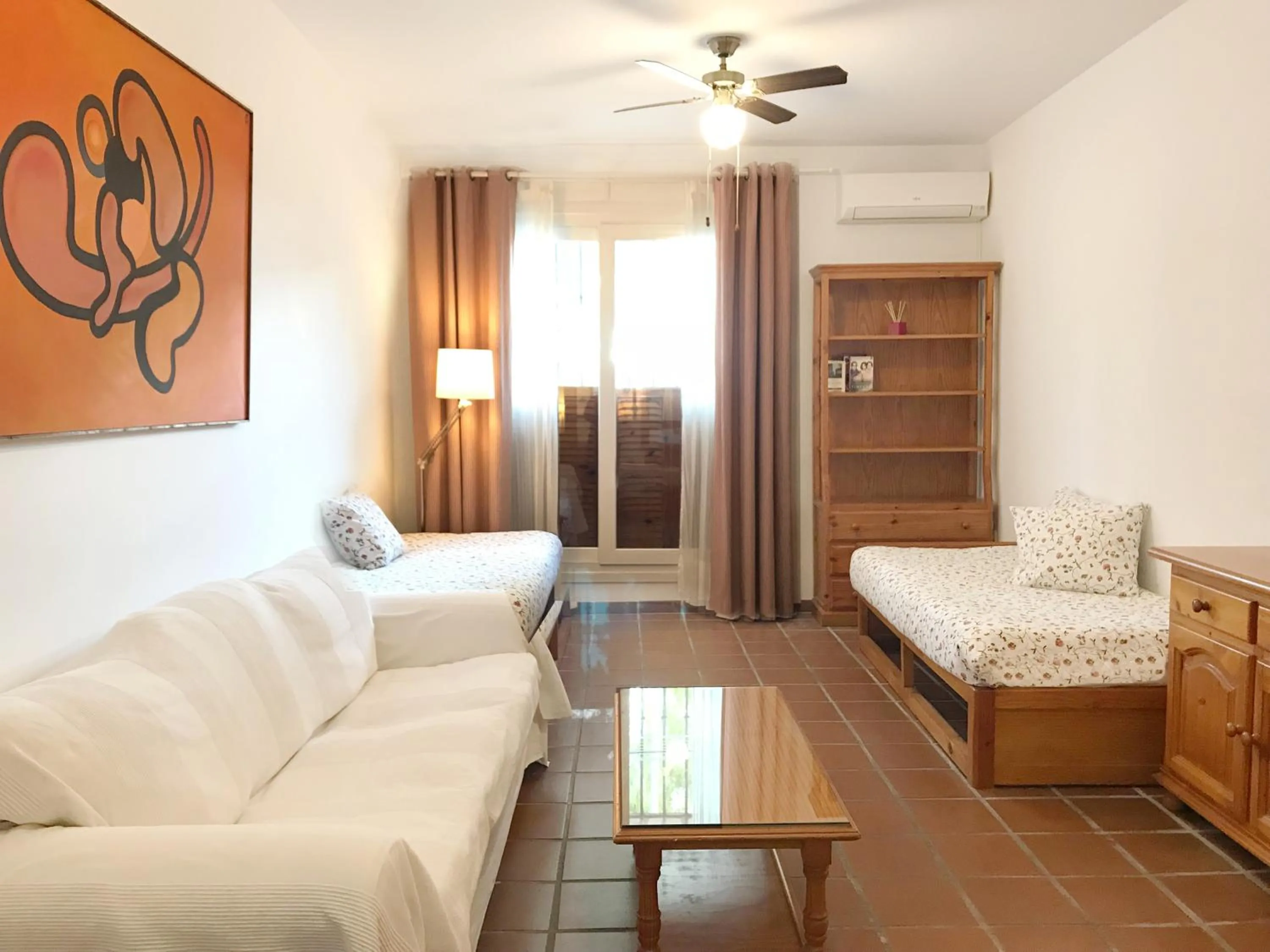 Decorative detail, Bed in Apartamentos Turísticos La Mundial