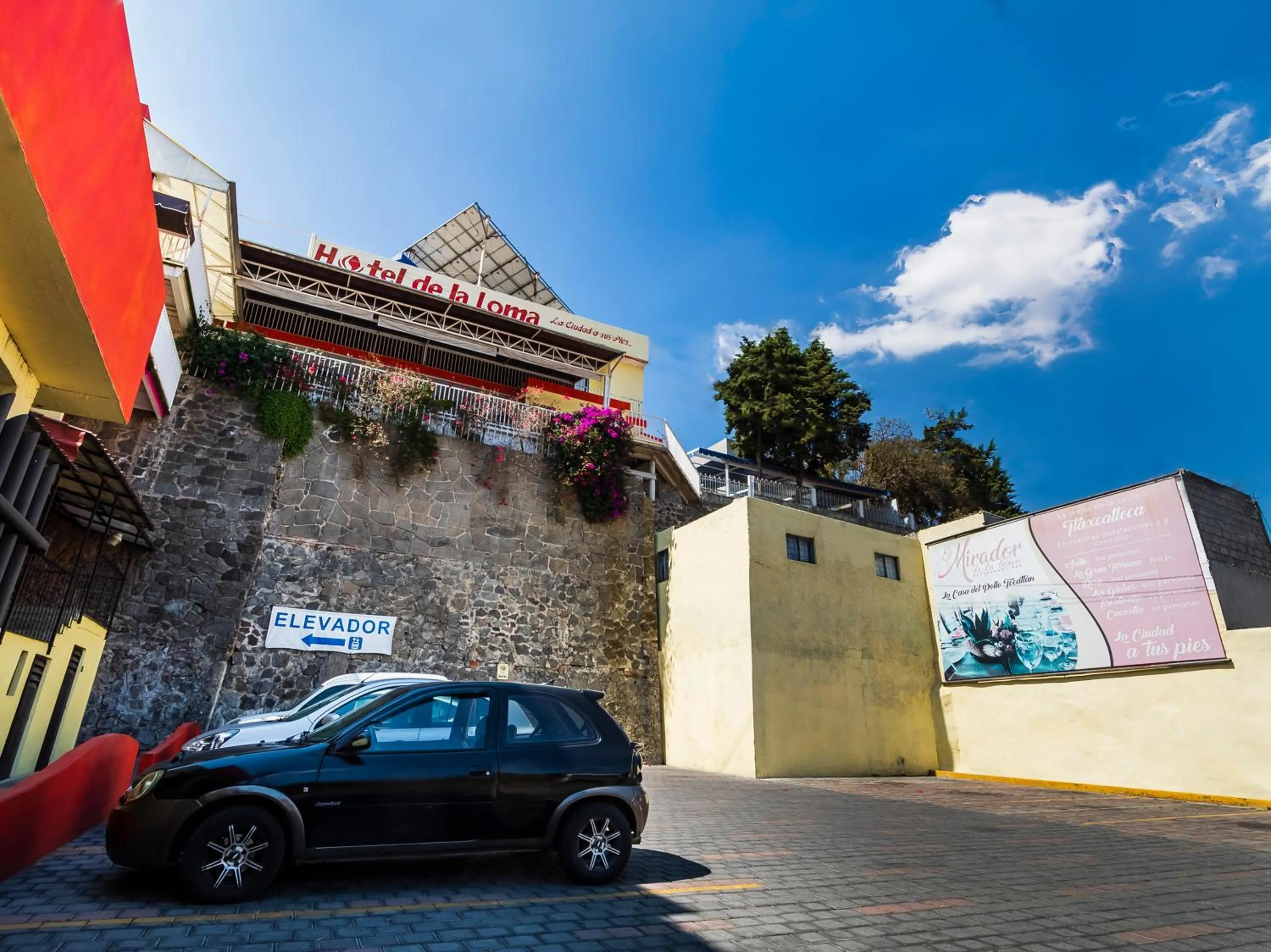 Property building in Hotel De La Loma