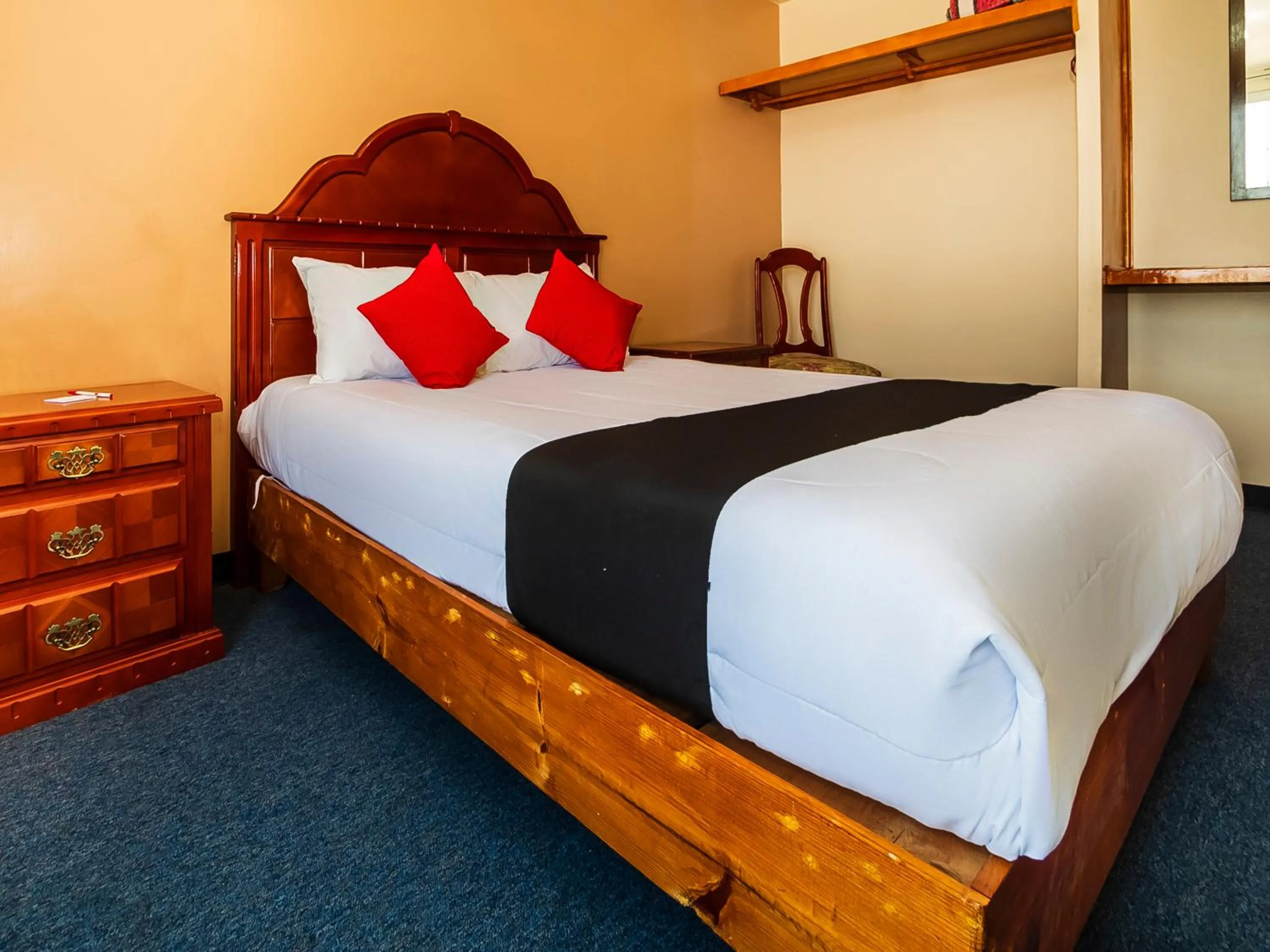 Bedroom, Bed in Hotel De La Loma