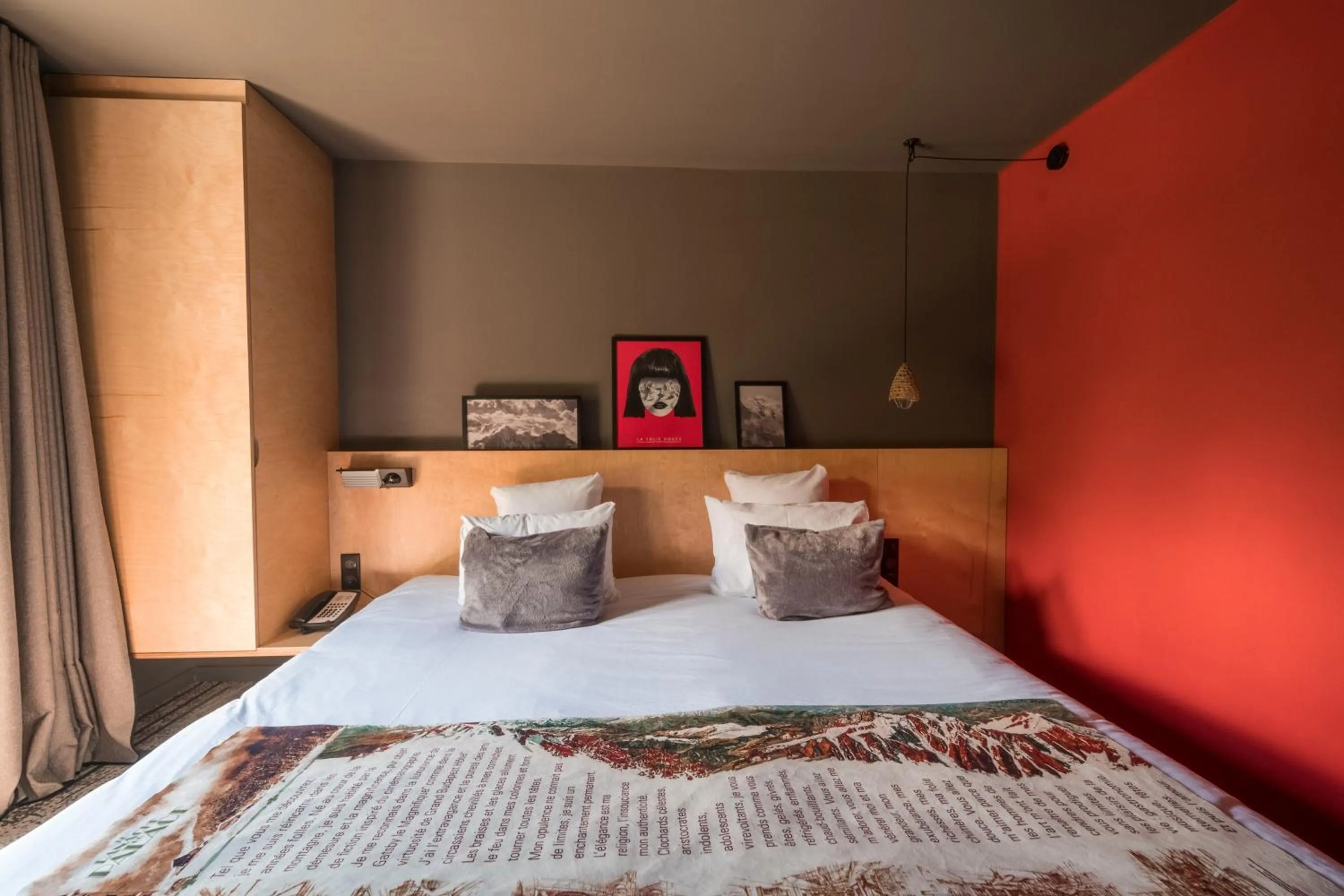 Bed in La Folie Douce Hotels Chamonix