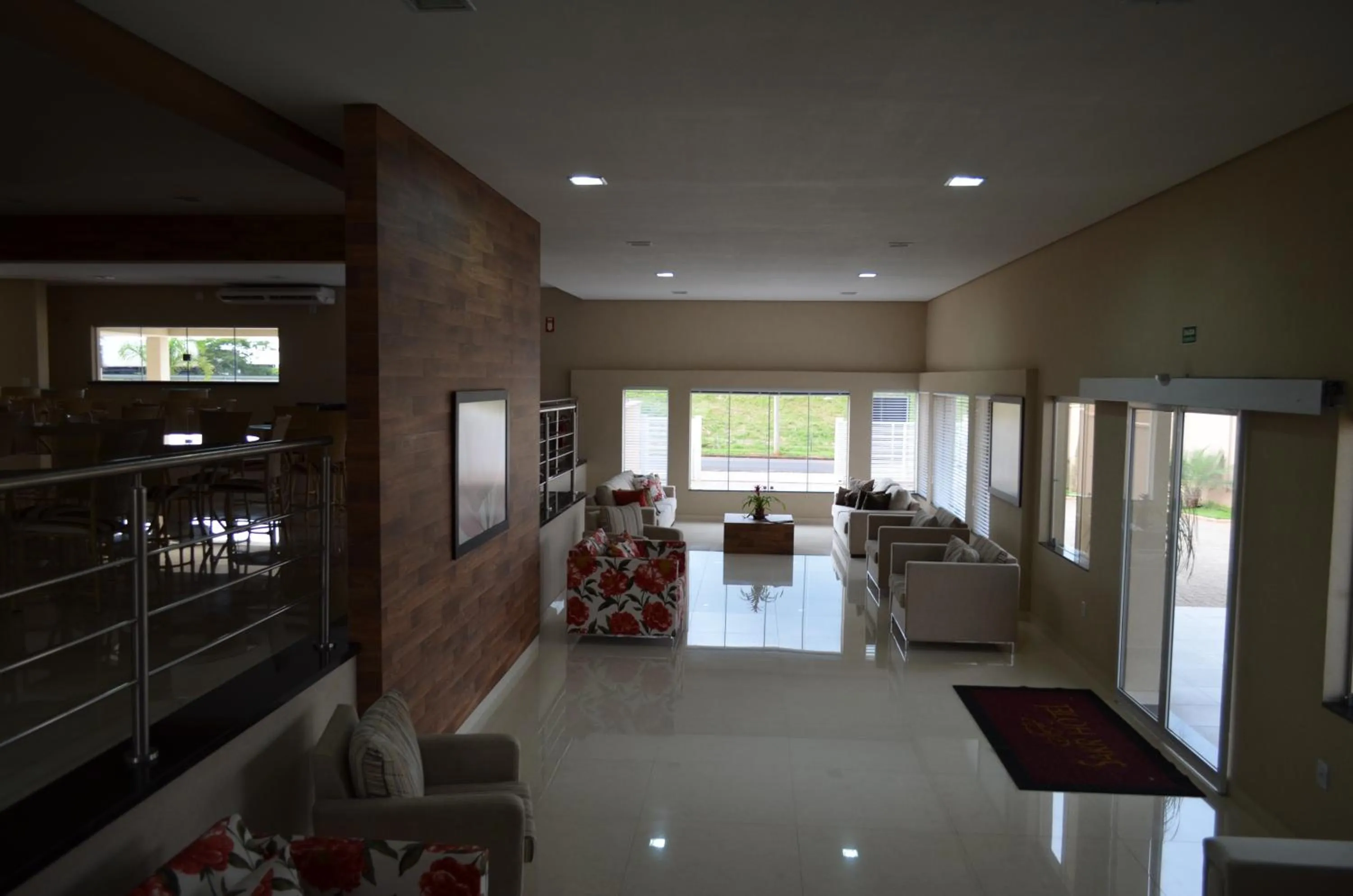 Communal lounge/ TV room in Sakr Hotel Rio Preto