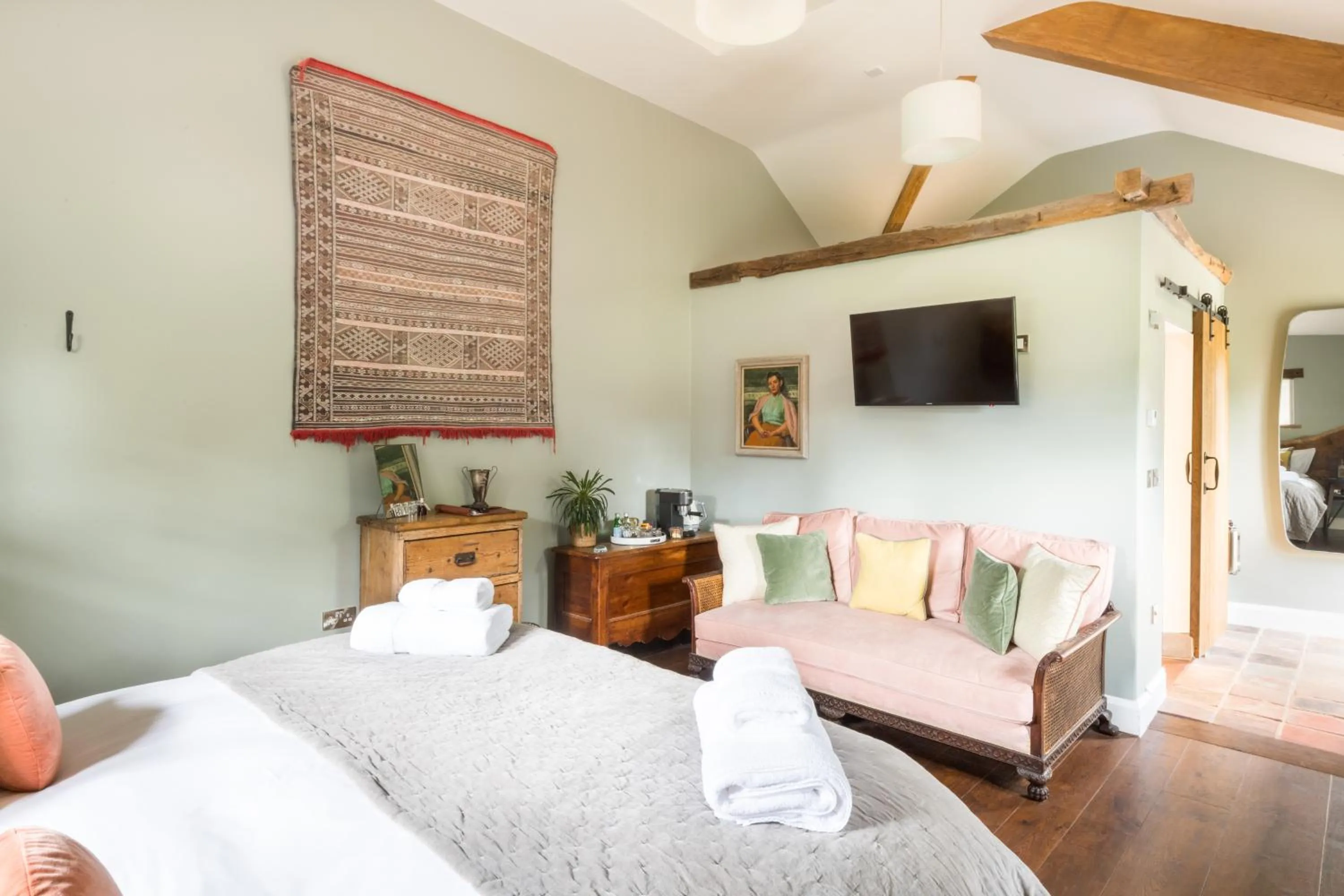 Photo of the whole room, Bed in The Brisley Bell