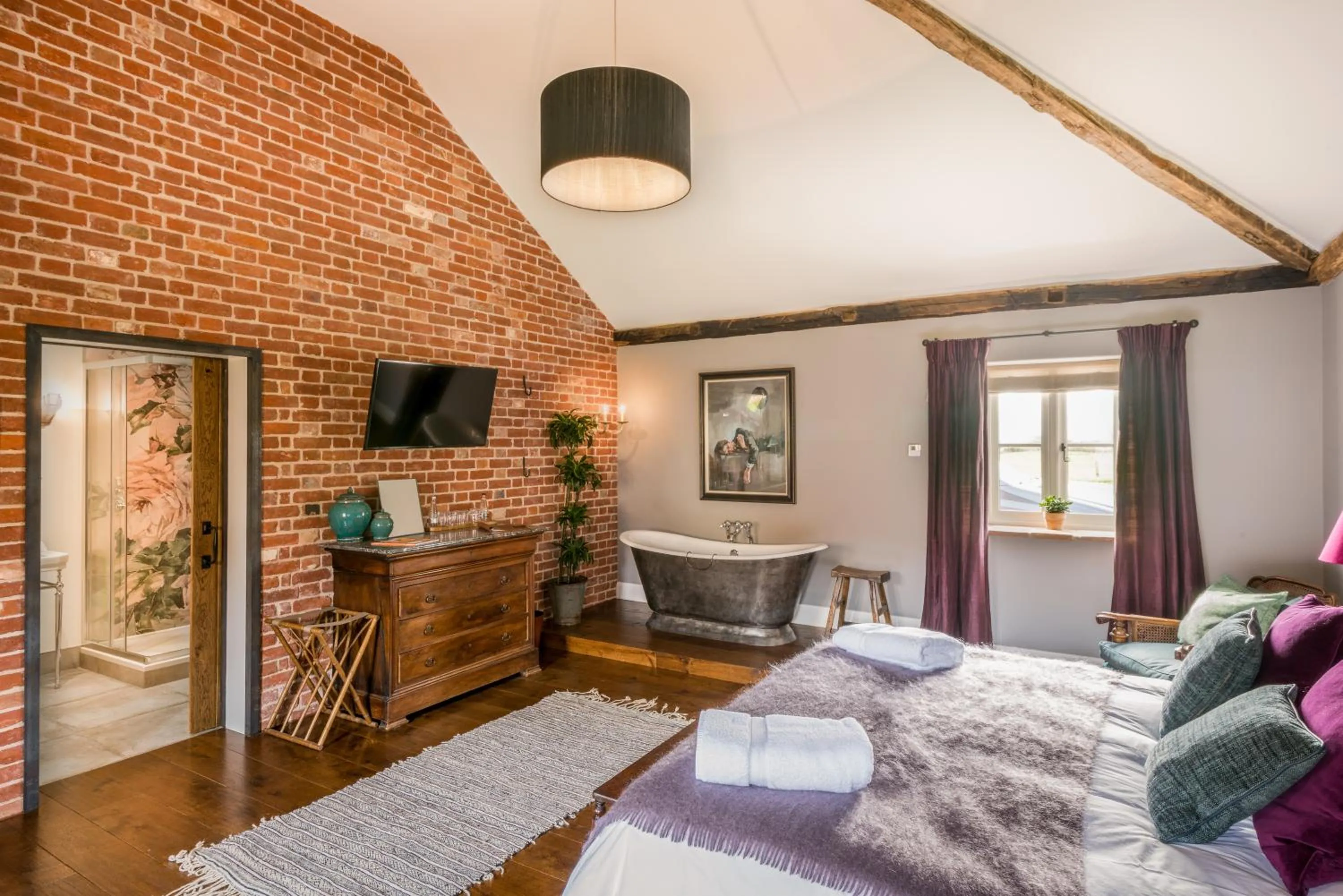 Photo of the whole room, Bed in The Brisley Bell