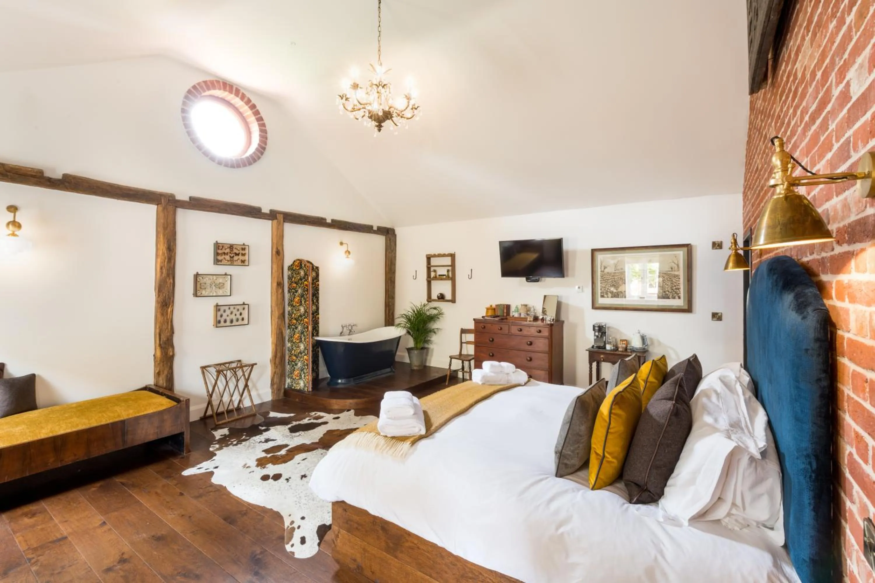 Photo of the whole room, Bed in The Brisley Bell