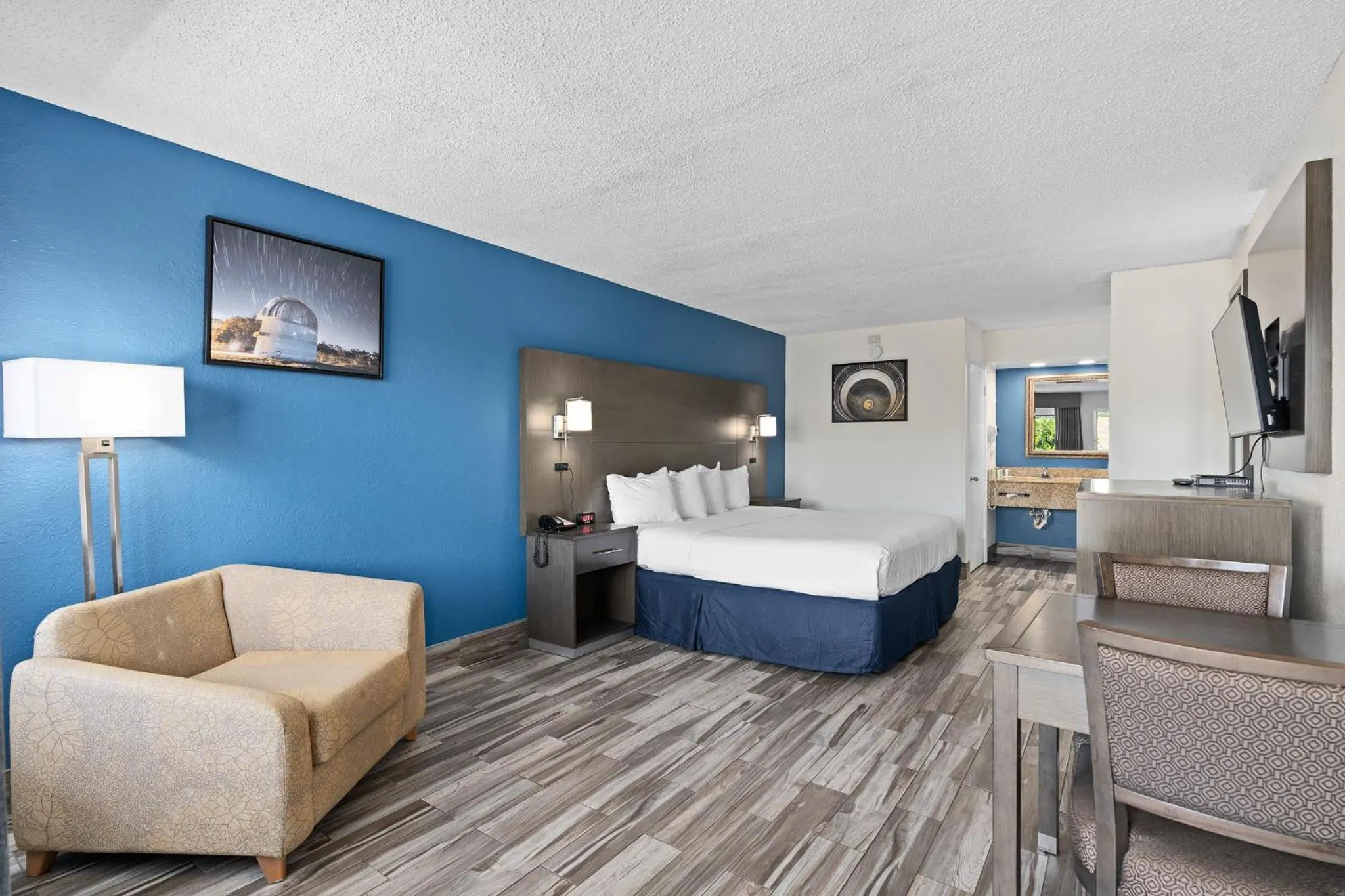 Bed in Baymont by Wyndham Orlando East