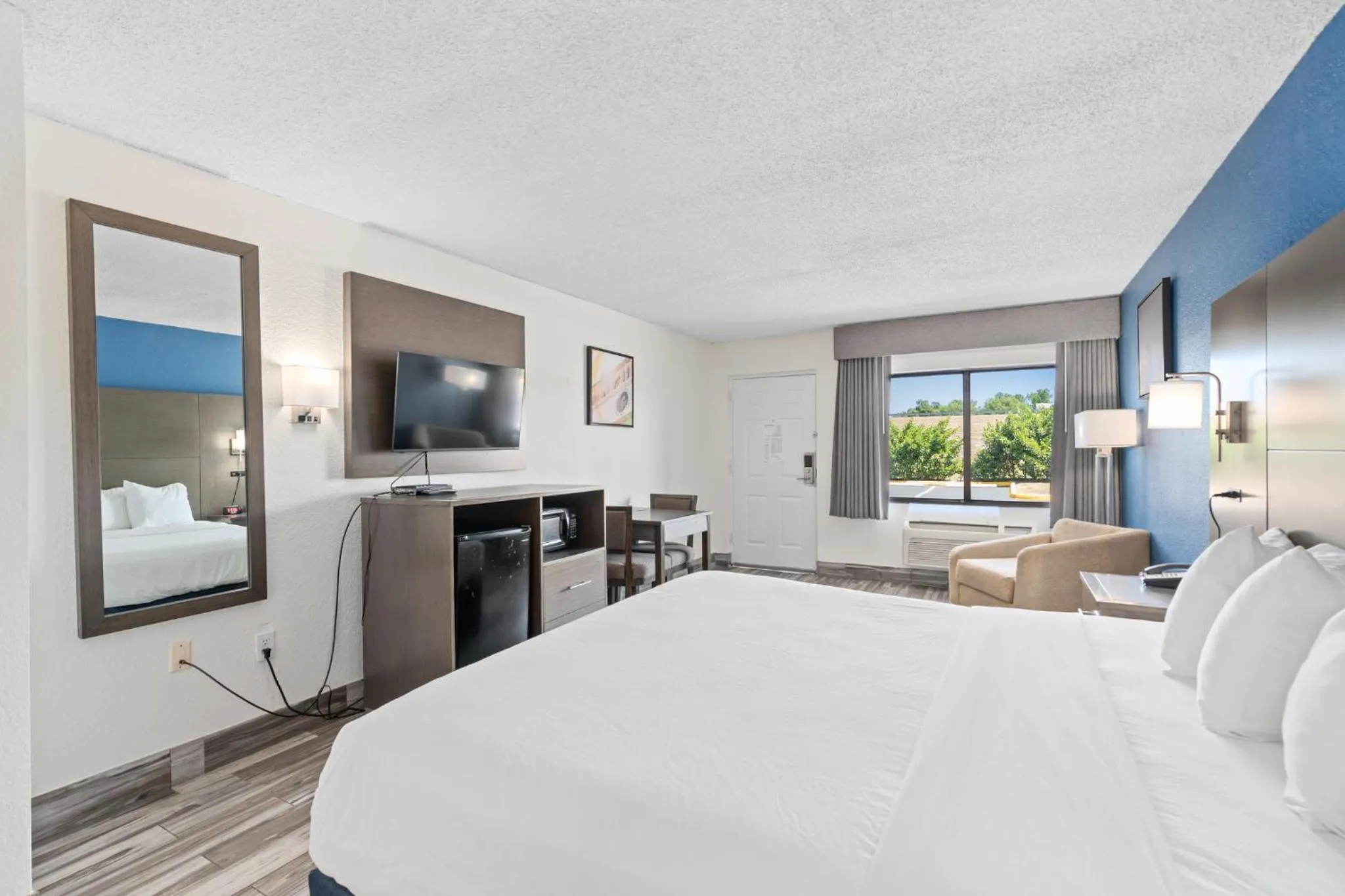 Bed in Baymont by Wyndham Orlando East