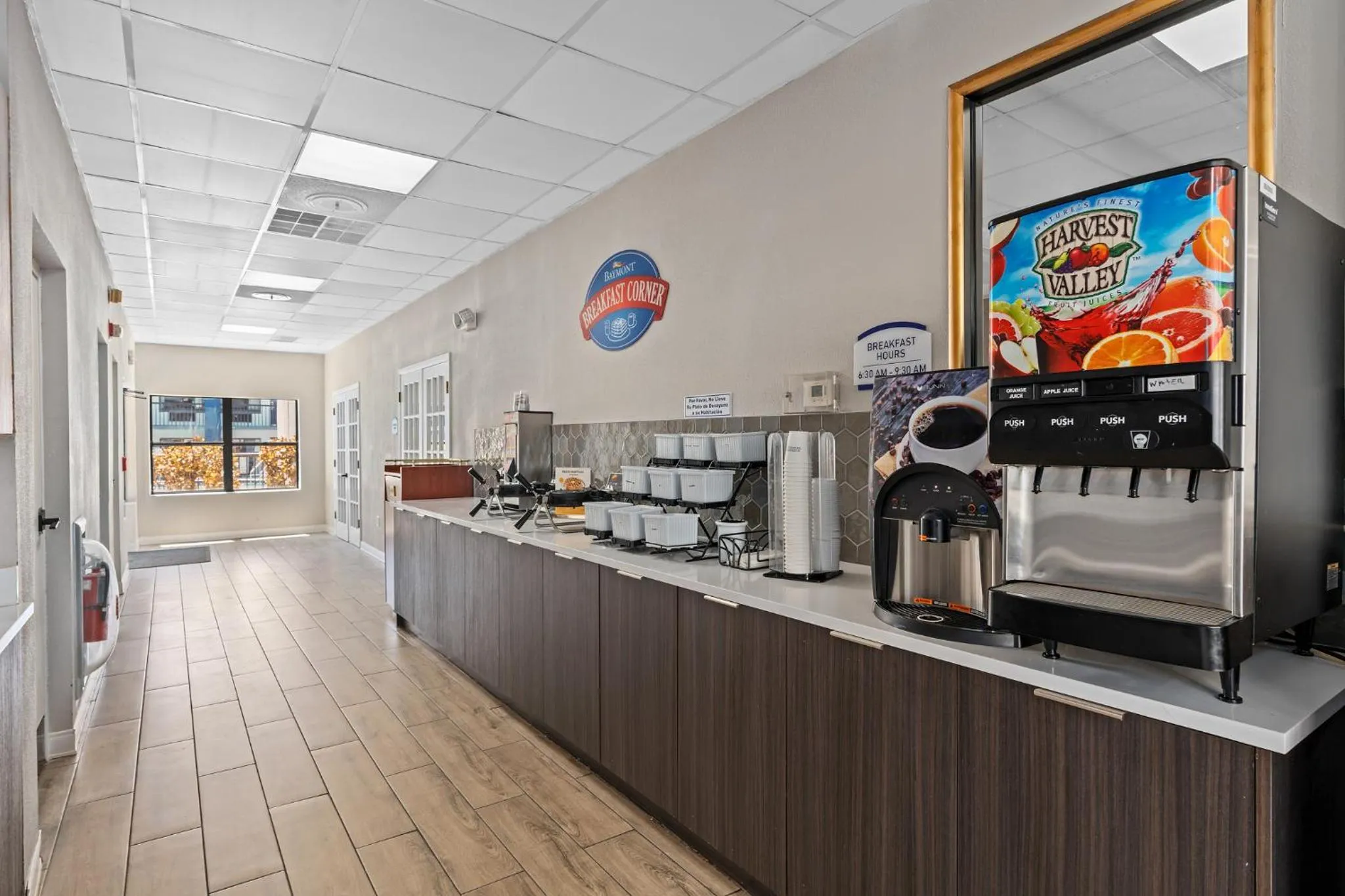 Coffee/tea facilities in Baymont by Wyndham Orlando East