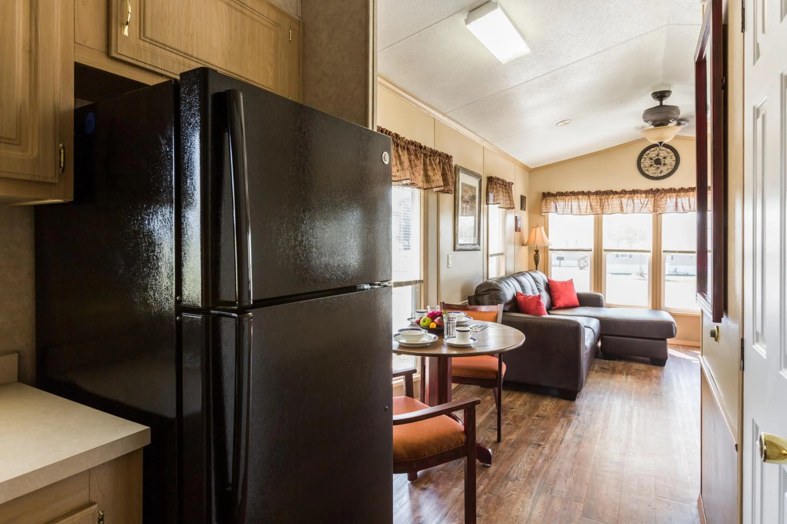 Kitchen or kitchenette in Red Shoes RV Park and Chalets