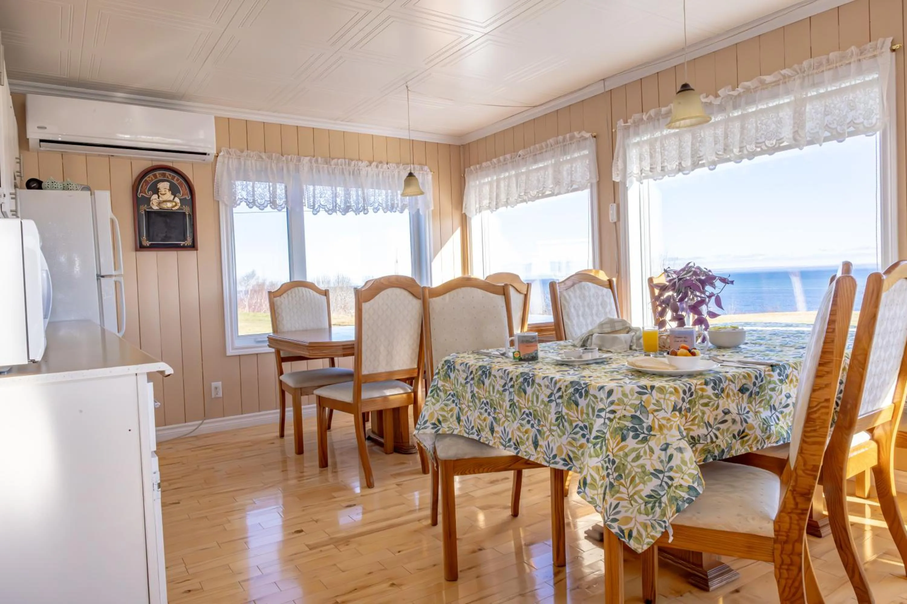 Dining area in Gite la Maison Rochefort
