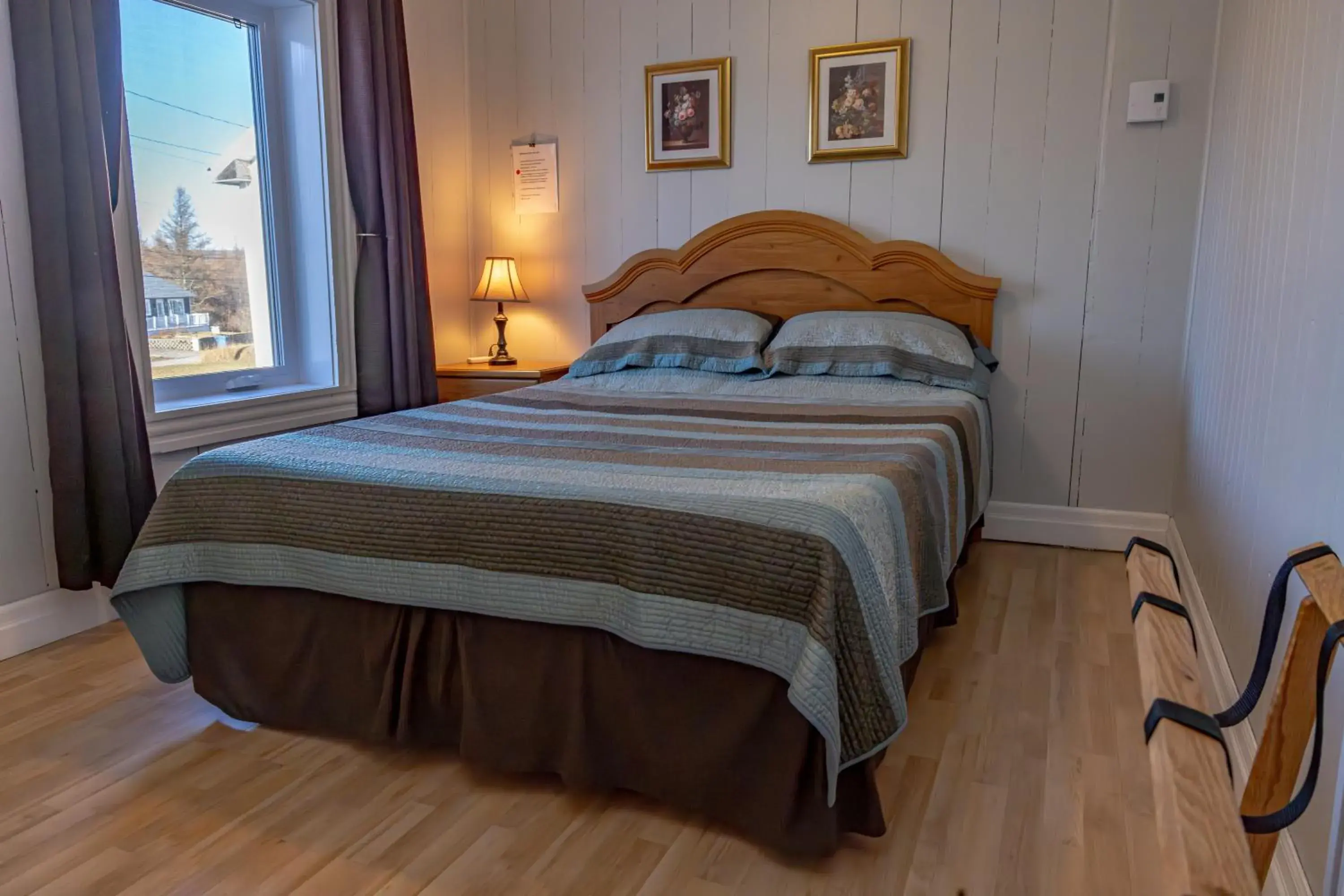 Double Room with Mountain View in Gite la Maison Rochefort Double Room with Mountain View in Gite la Maison Rochefort