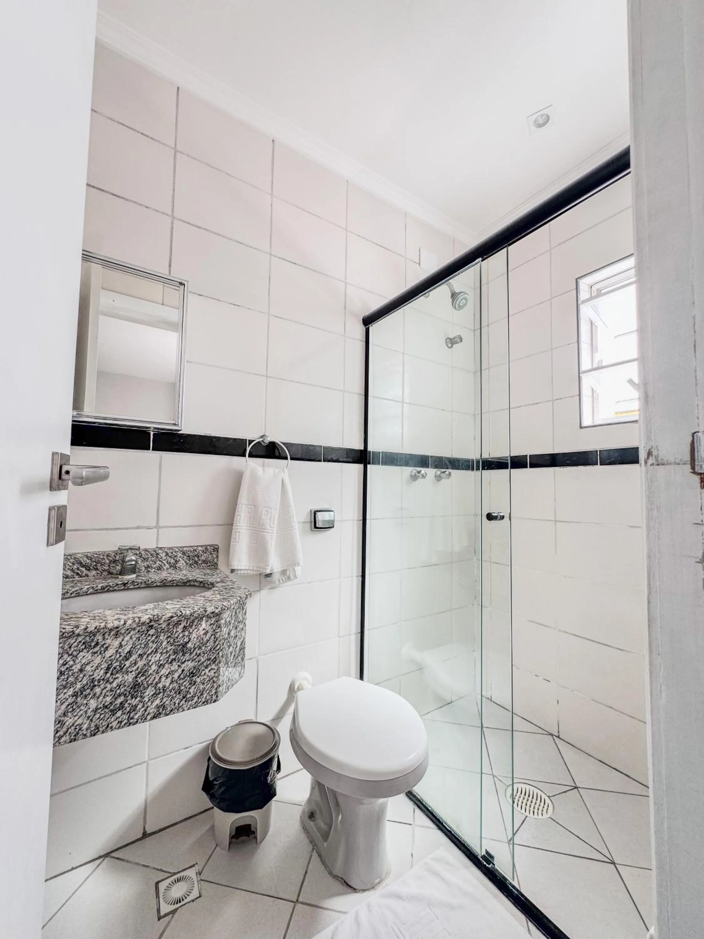 Bathroom in Ilha Porchat Hotel