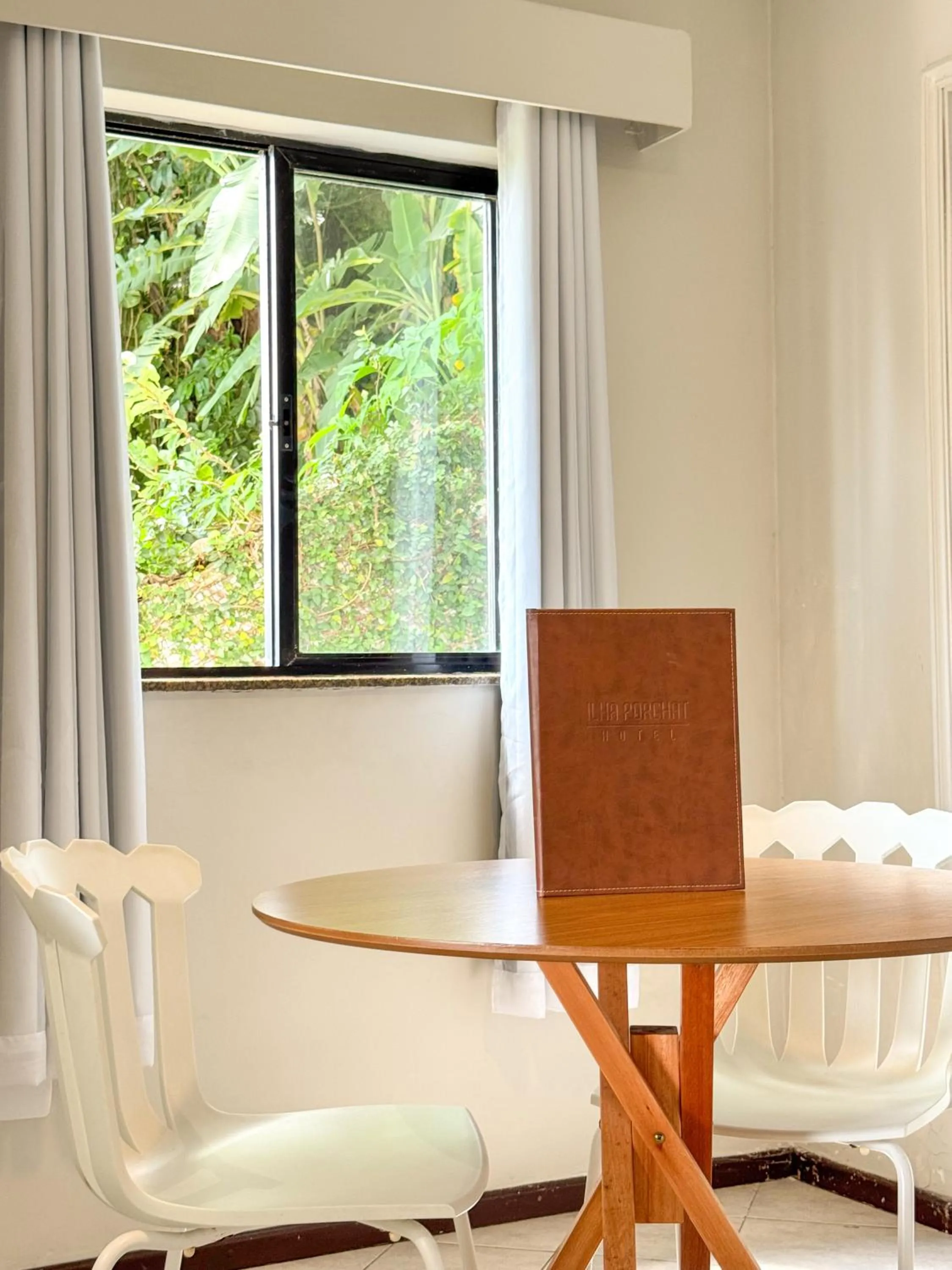 Dining area in Ilha Porchat Hotel