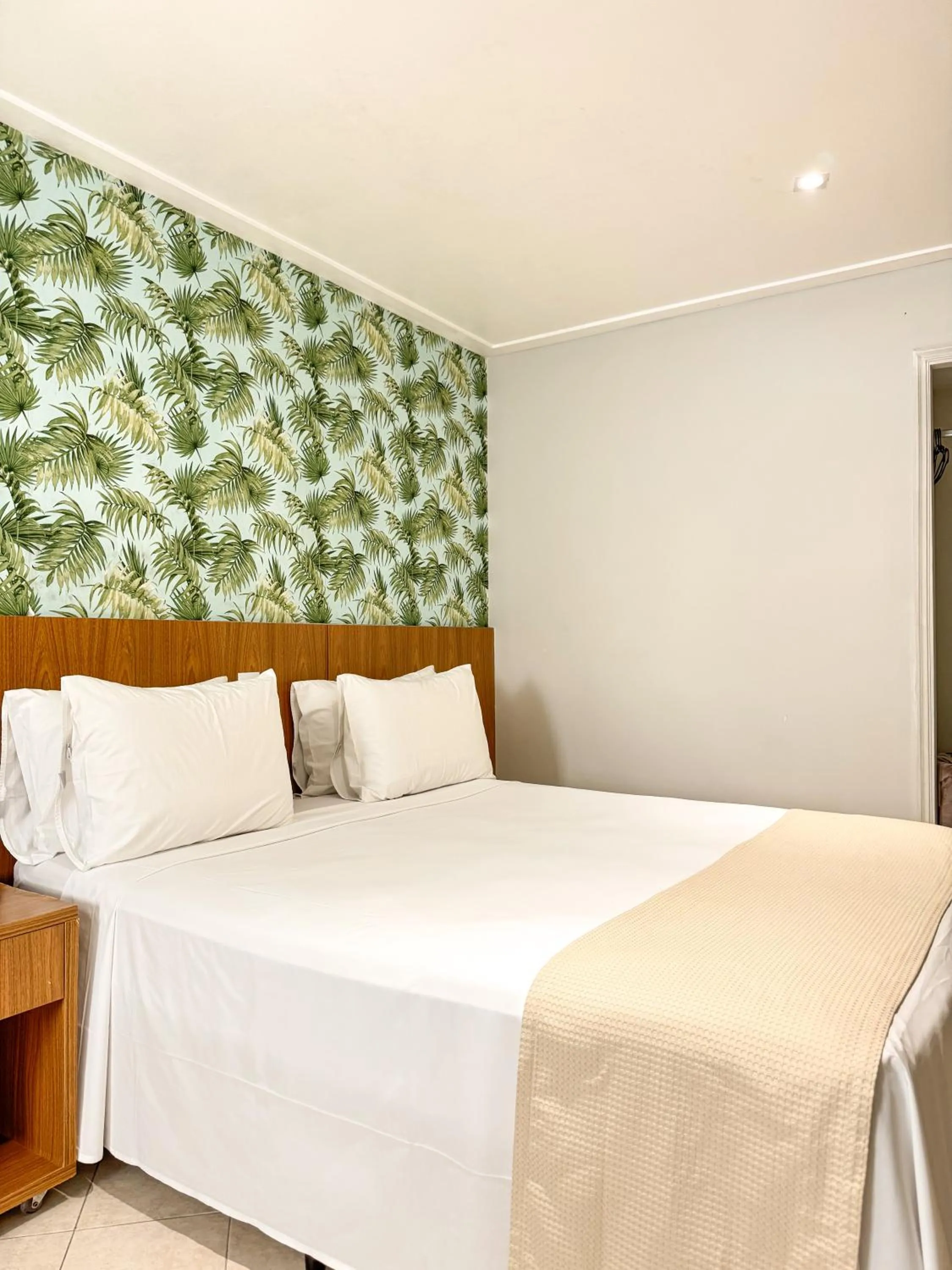 Photo of the whole room, Bed in Ilha Porchat Hotel