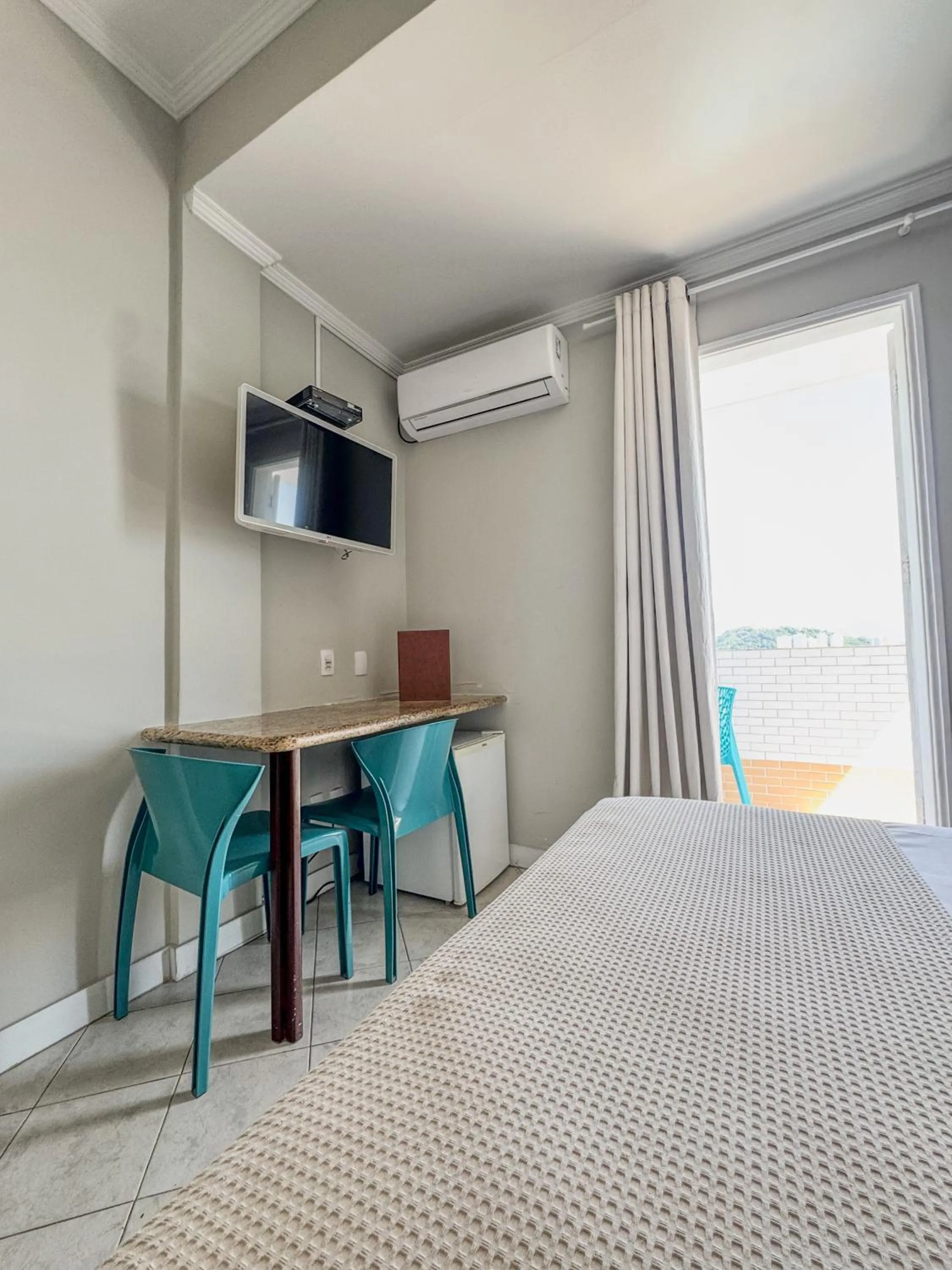 View (from property/room), Bed in Ilha Porchat Hotel