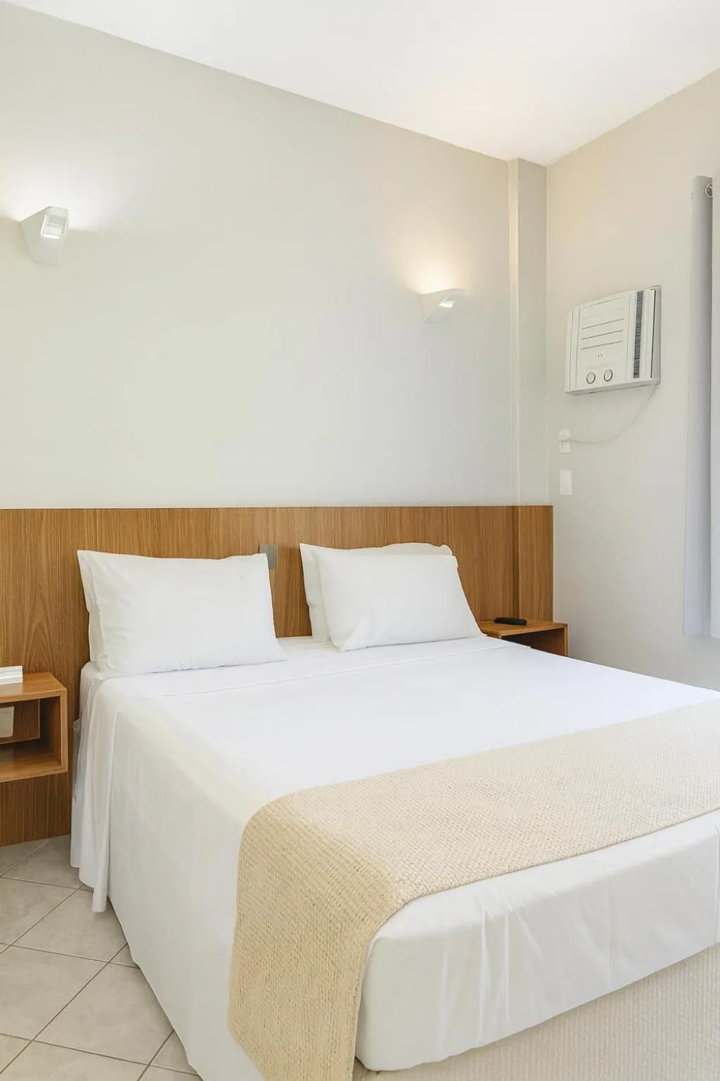 Bed in Ilha Porchat Hotel