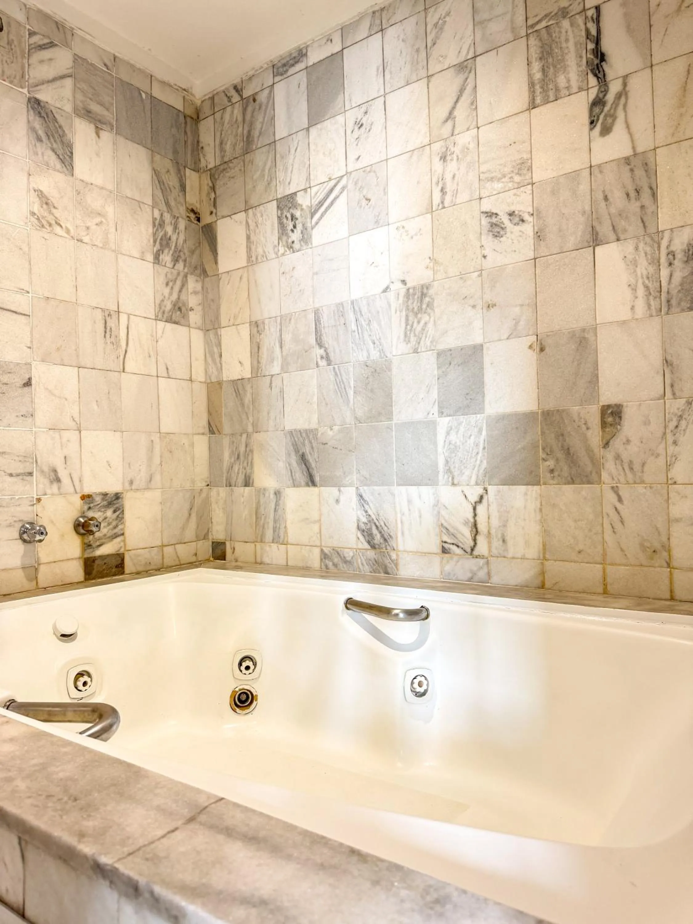 Bathroom in Ilha Porchat Hotel