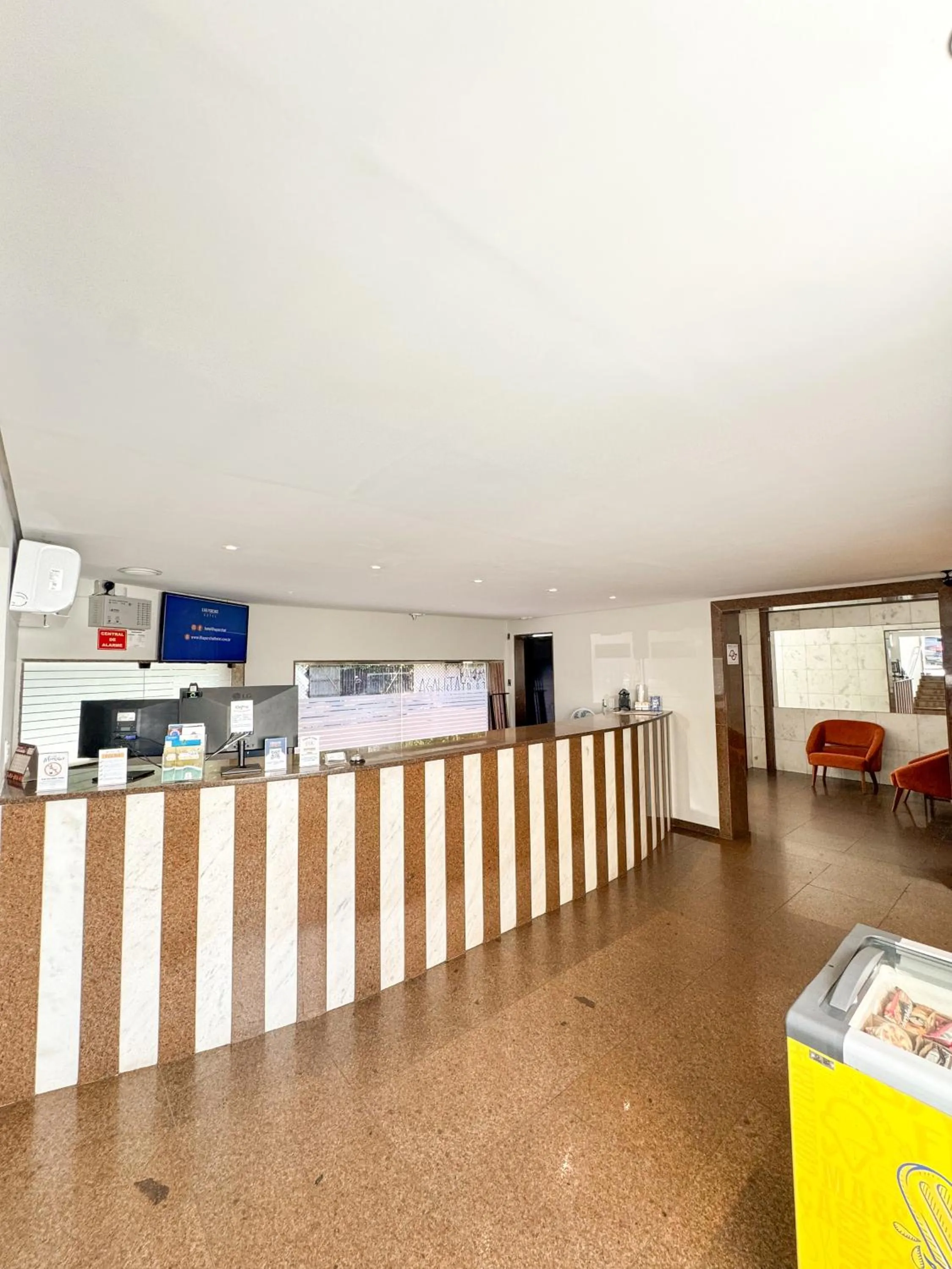 Property building in Ilha Porchat Hotel