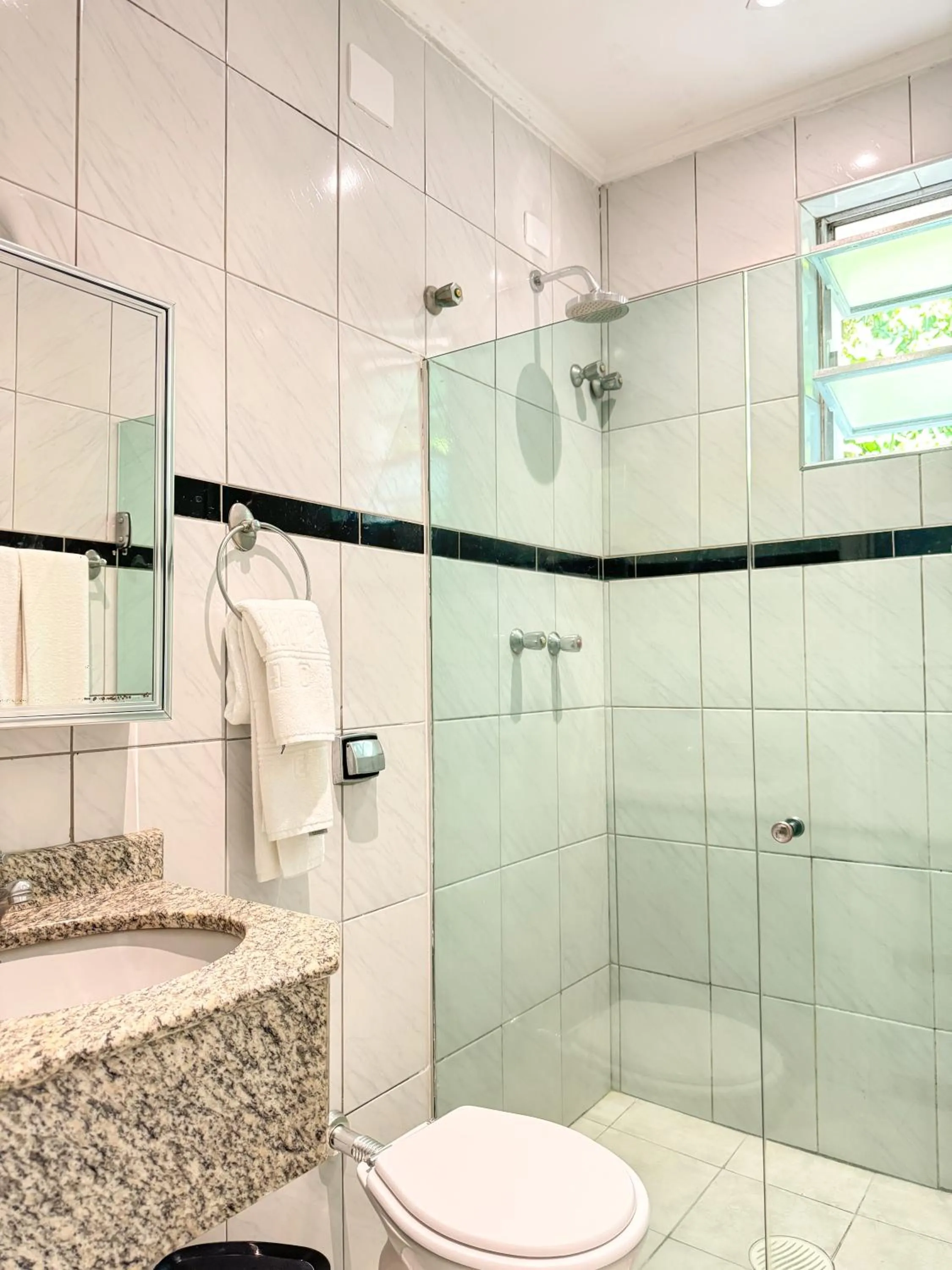 Bathroom in Ilha Porchat Hotel