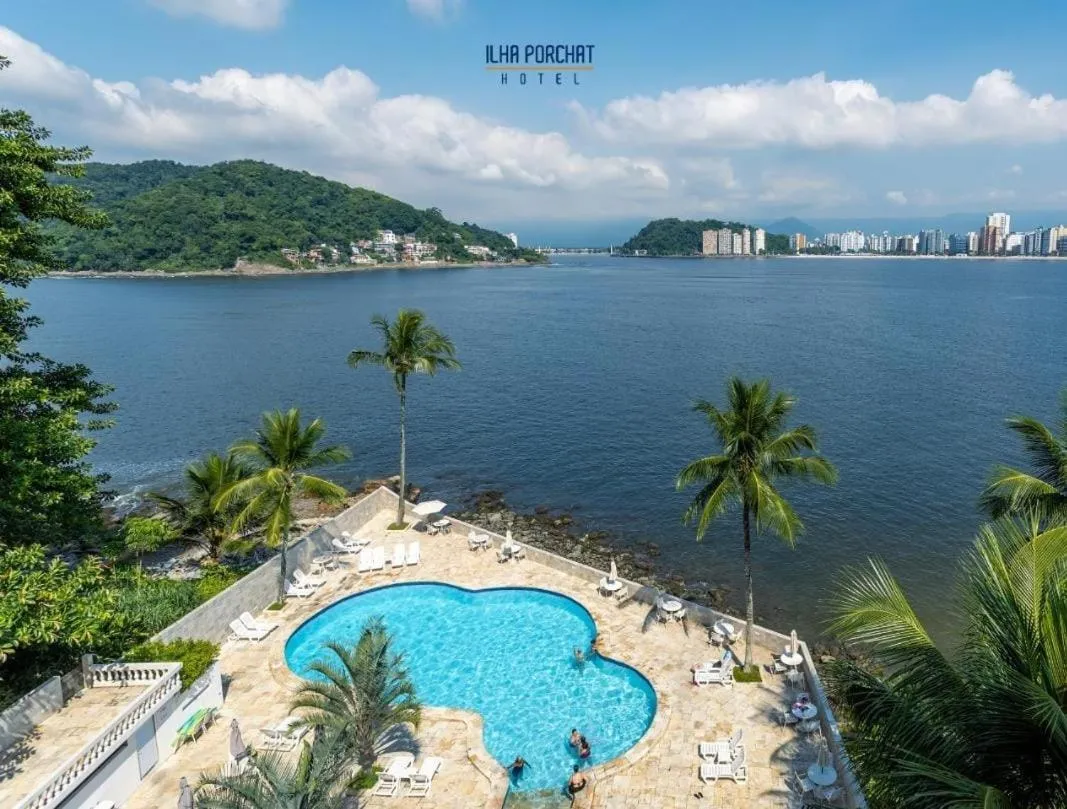 Swimming pool in Ilha Porchat Hotel