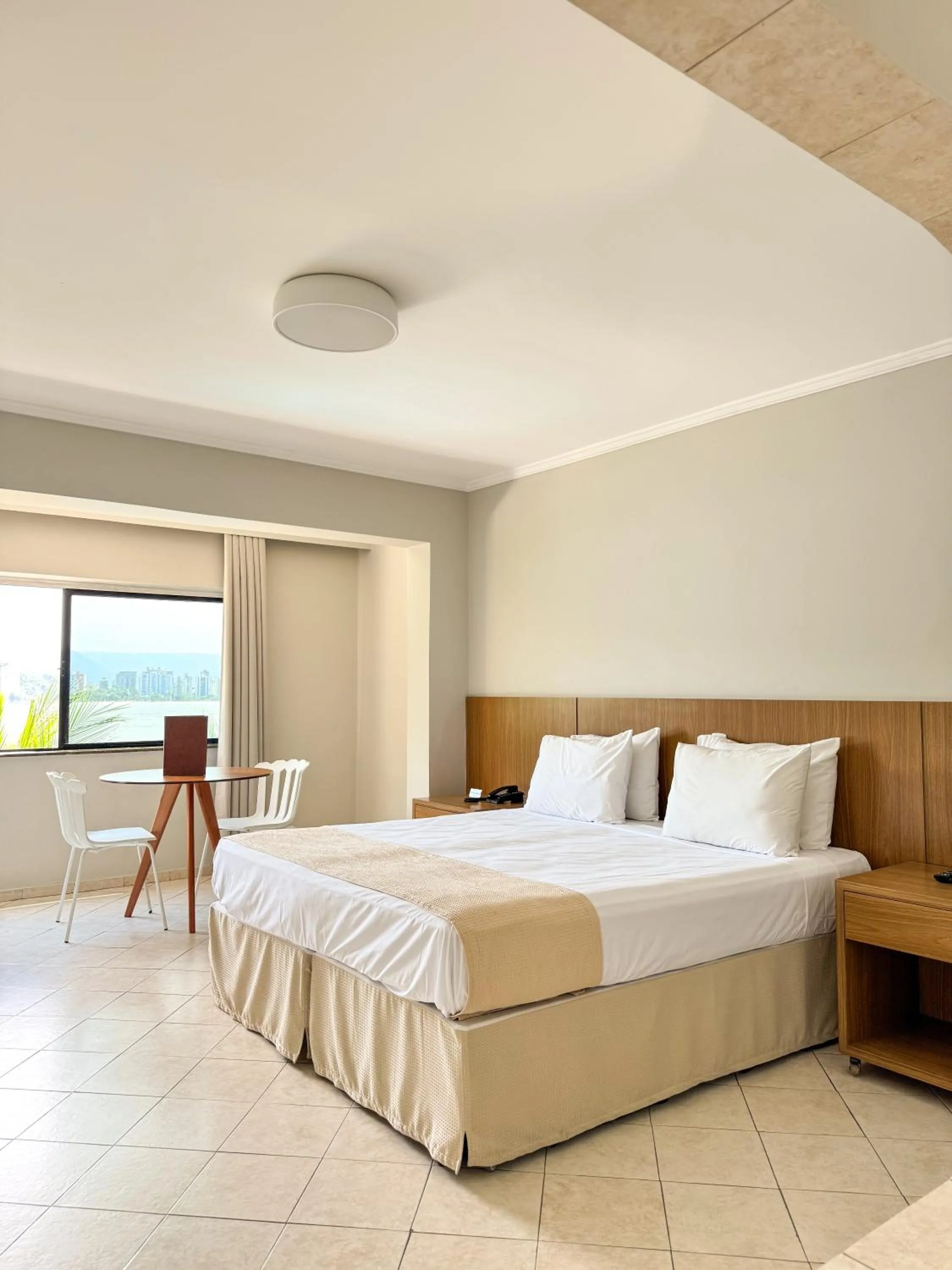 Photo of the whole room, Bed in Ilha Porchat Hotel