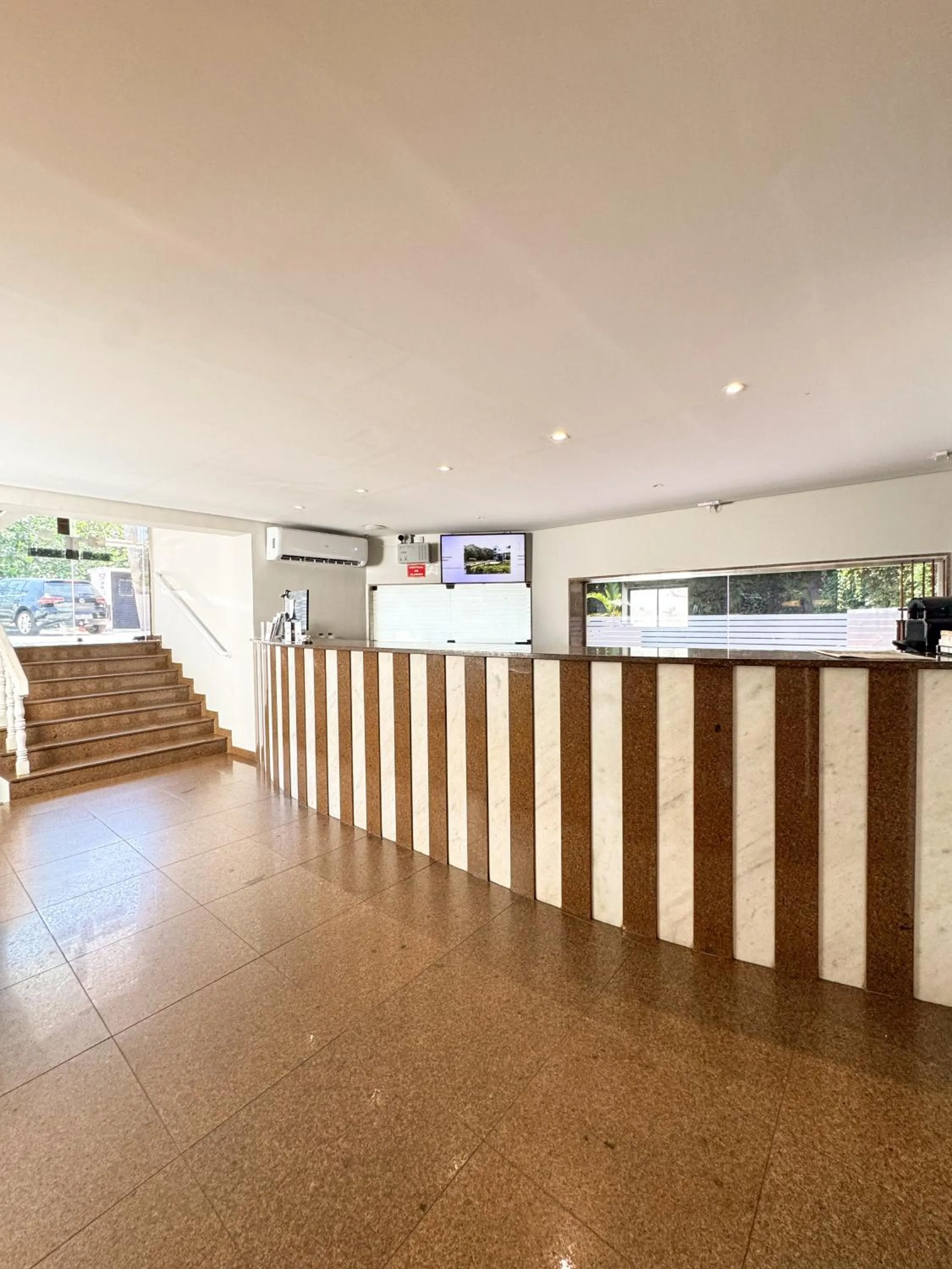 Property building in Ilha Porchat Hotel