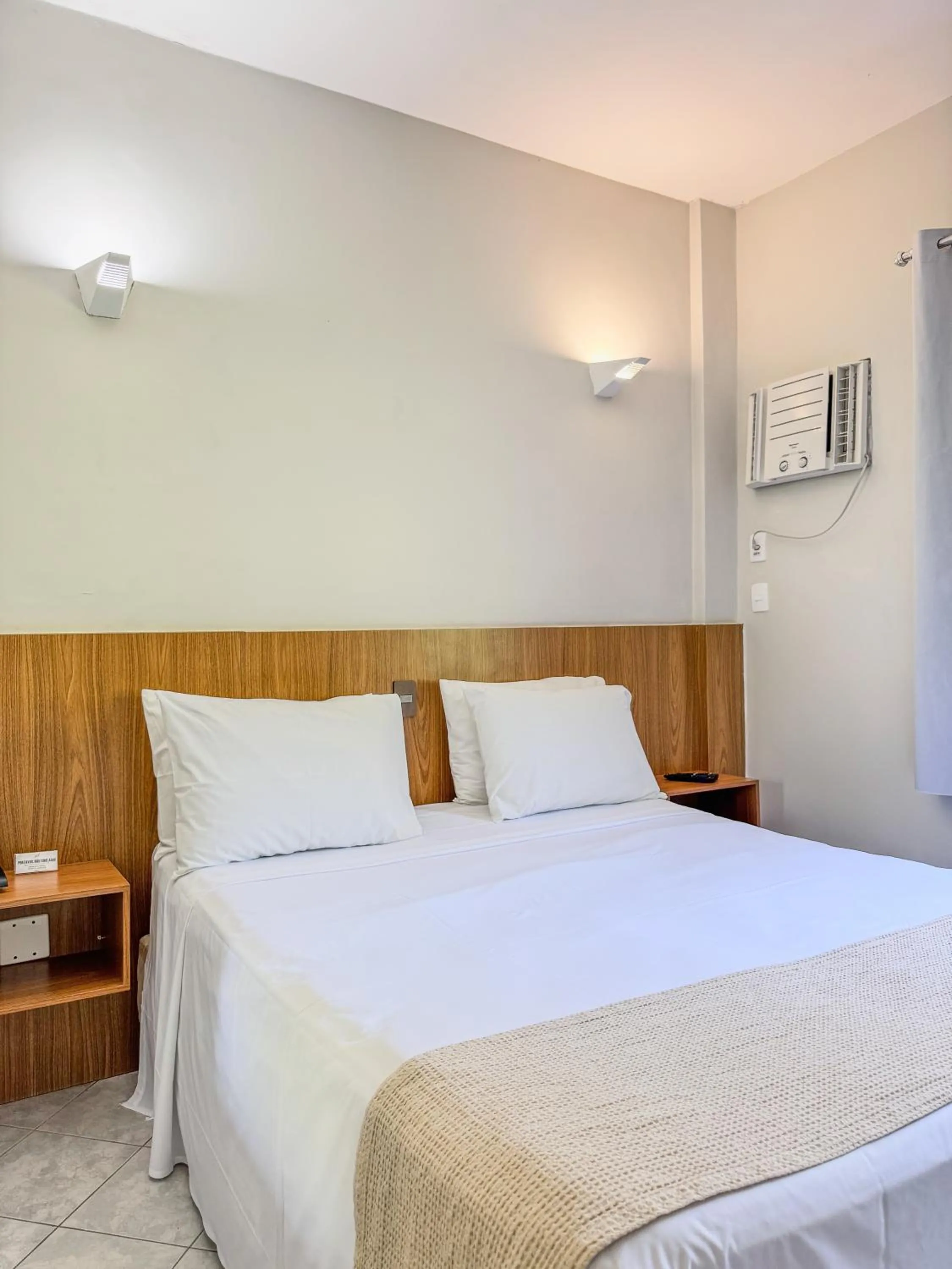 Bed in Ilha Porchat Hotel
