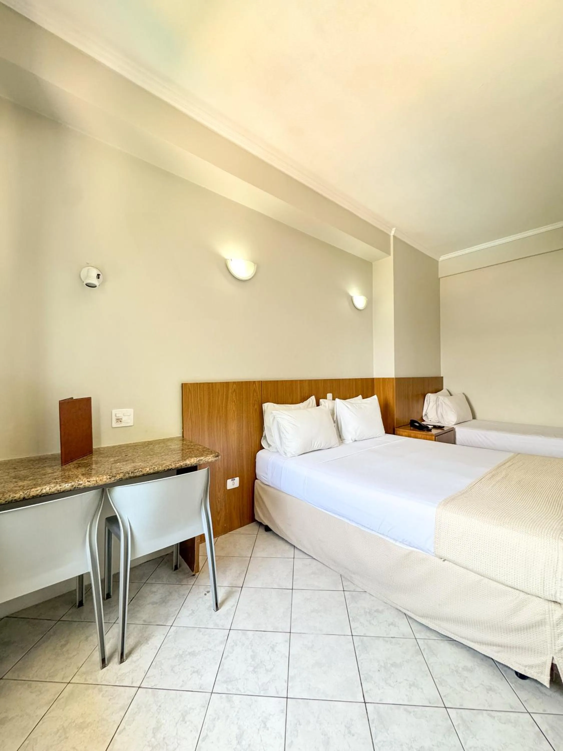 Photo of the whole room, Bed in Ilha Porchat Hotel