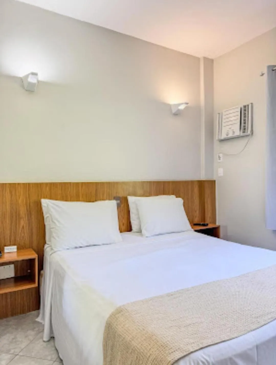Bed in Ilha Porchat Hotel