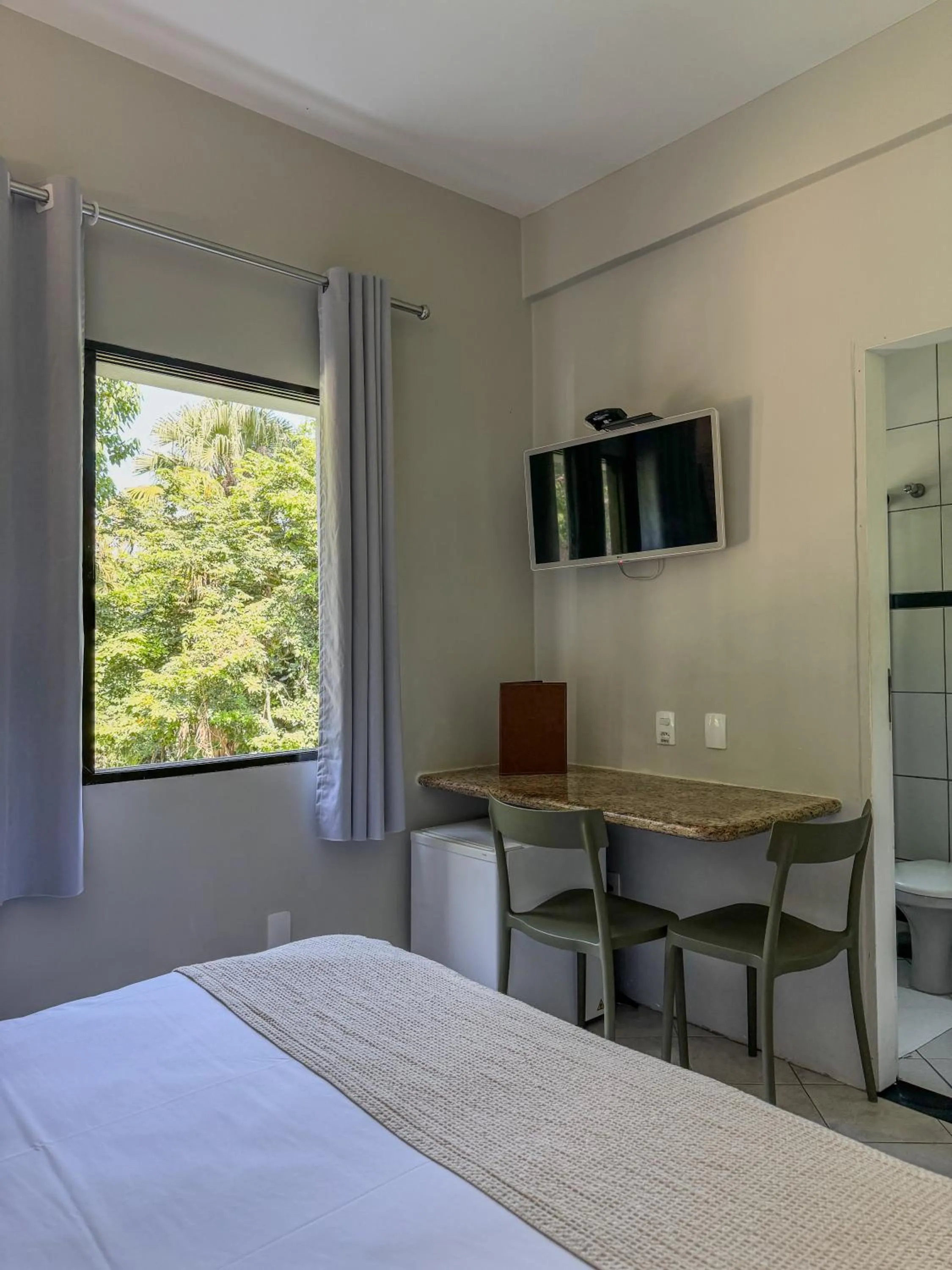 Photo of the whole room, Bed in Ilha Porchat Hotel