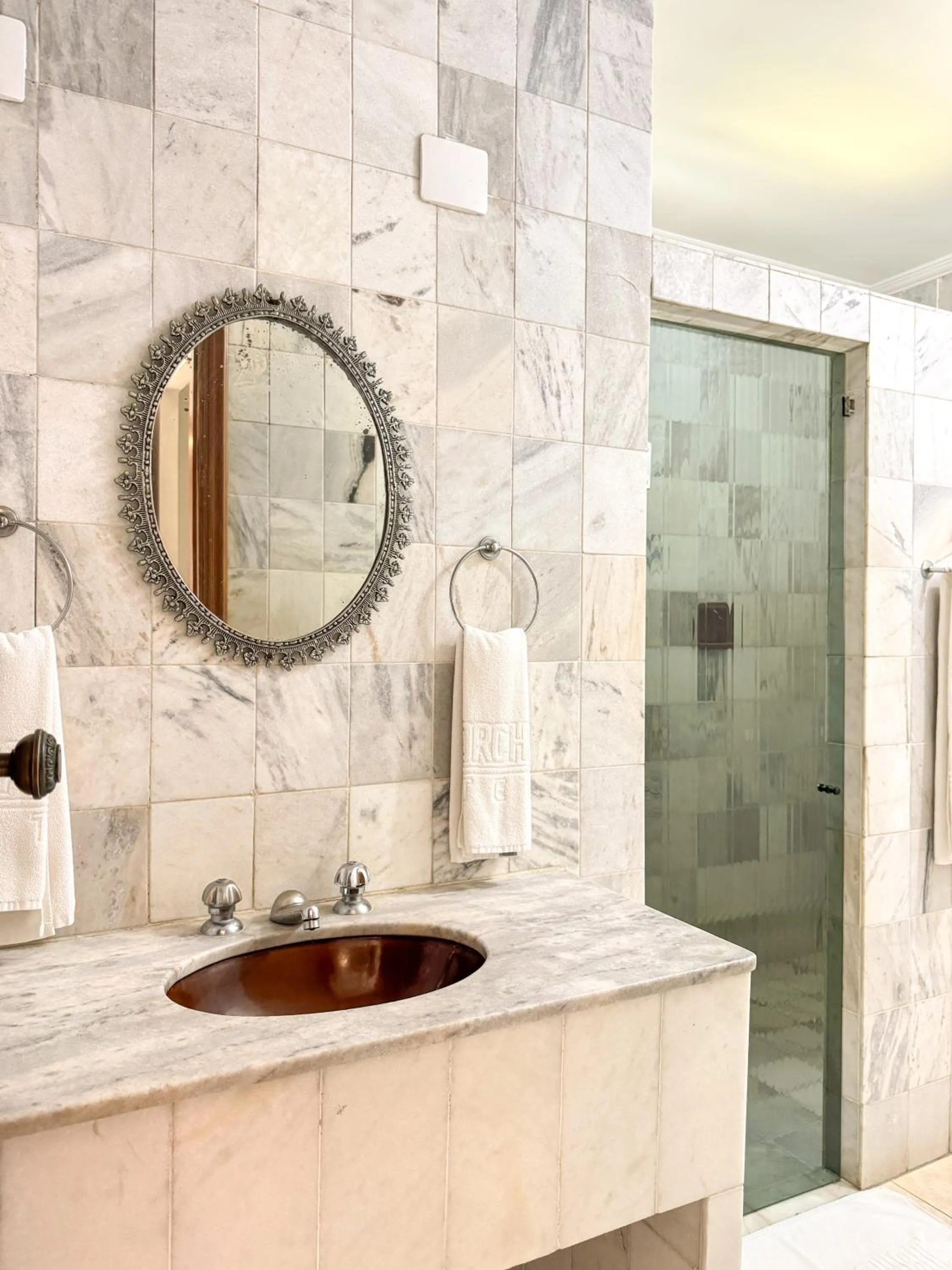 Bathroom in Ilha Porchat Hotel