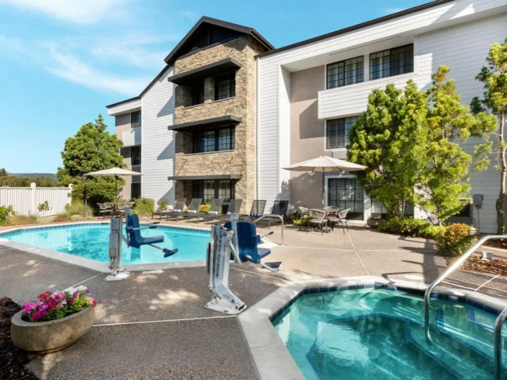 Swimming pool in Napa Winery Inn