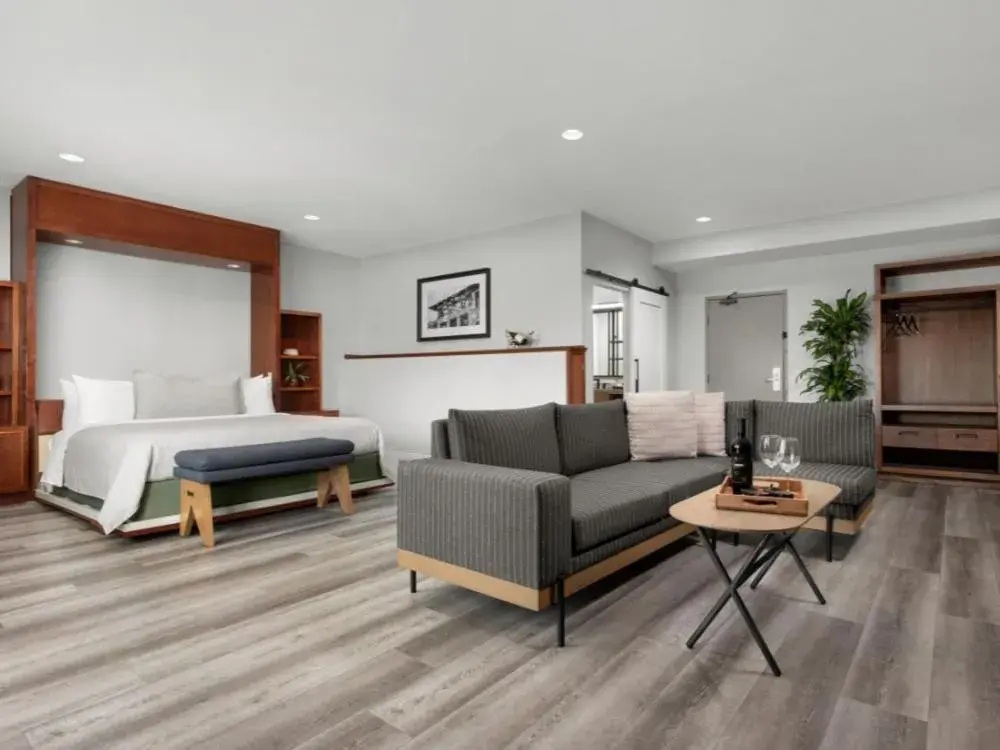 Bedroom, Bed in Napa Winery Inn Bedroom, Bed in Napa Winery Inn