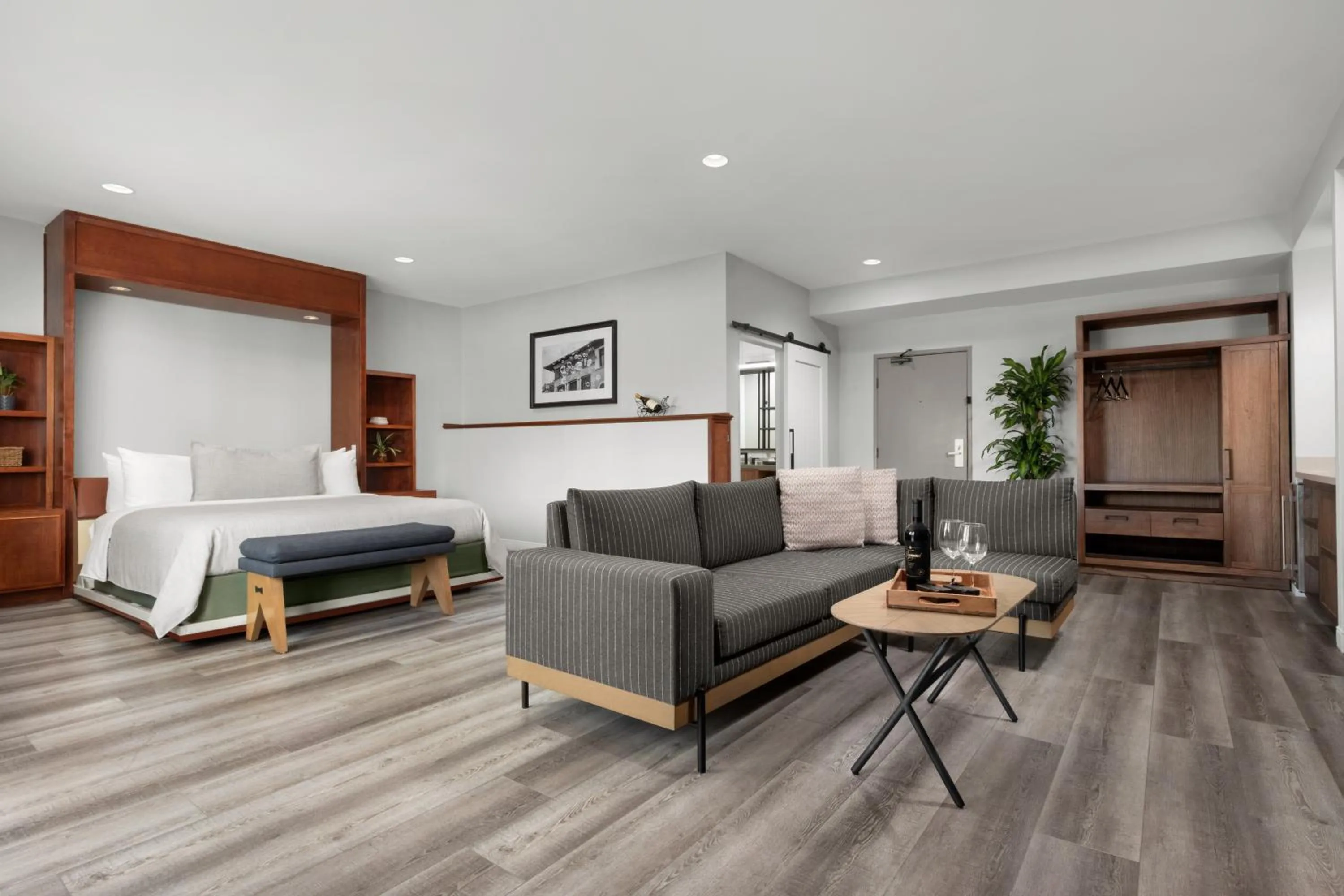 Guests, Bed in Napa Winery Inn